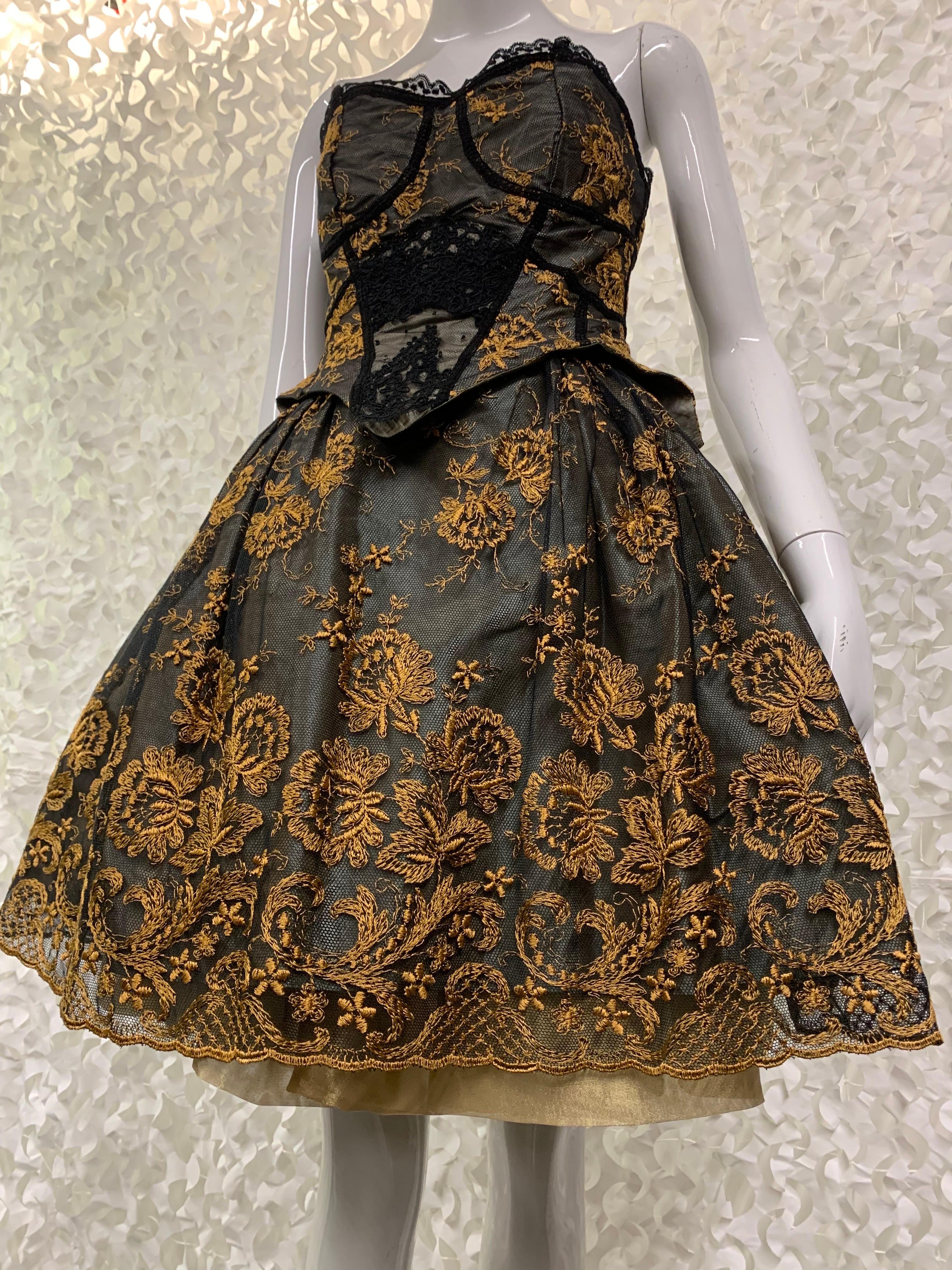 1990er Christian LaCroix Trägerloses Merry Widow Kleid mit Hockerrock aus schwarzer Spitze in Schwarz im Angebot 4