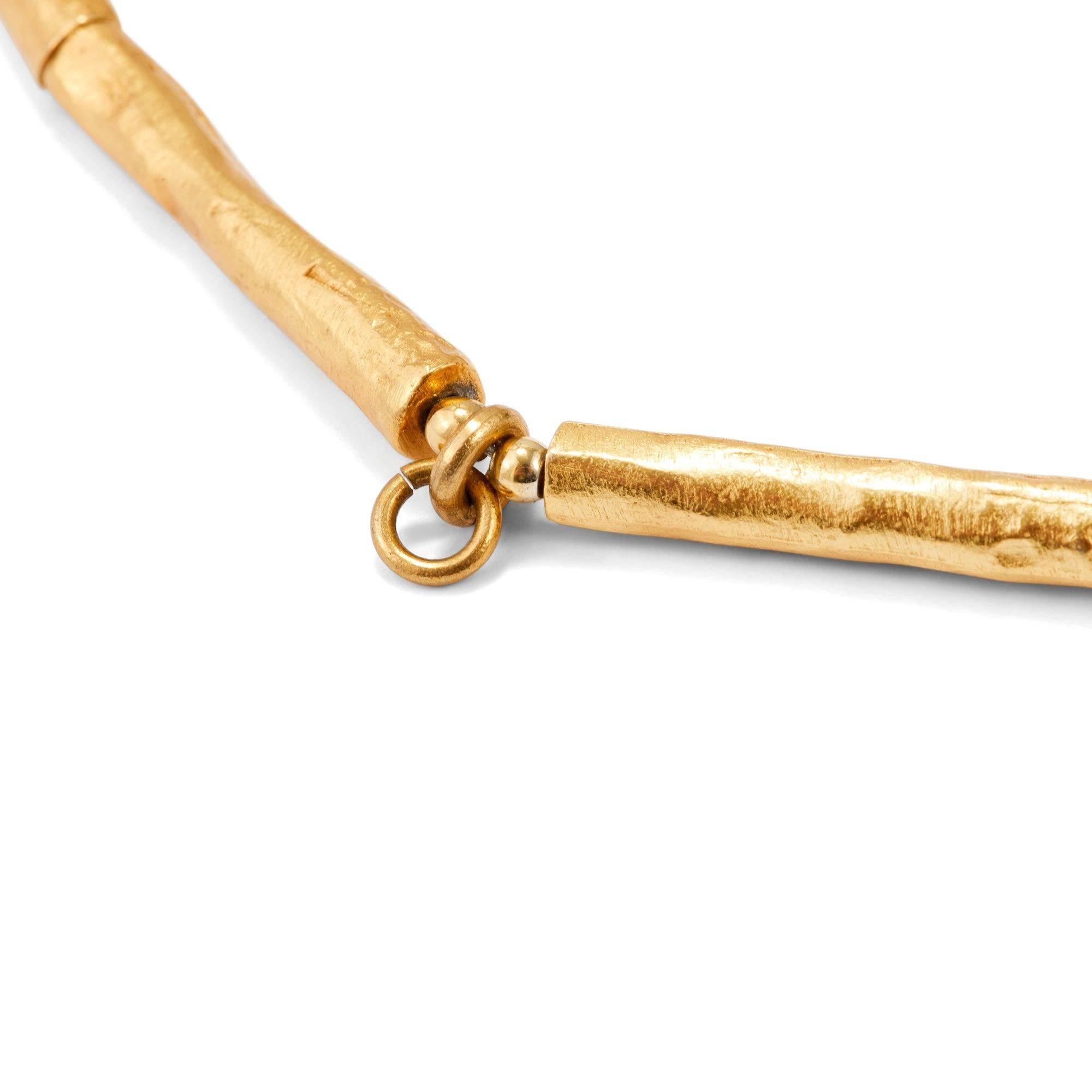 Collar con cruz estilizada Christian Lacroix de los años 90 en venta 5