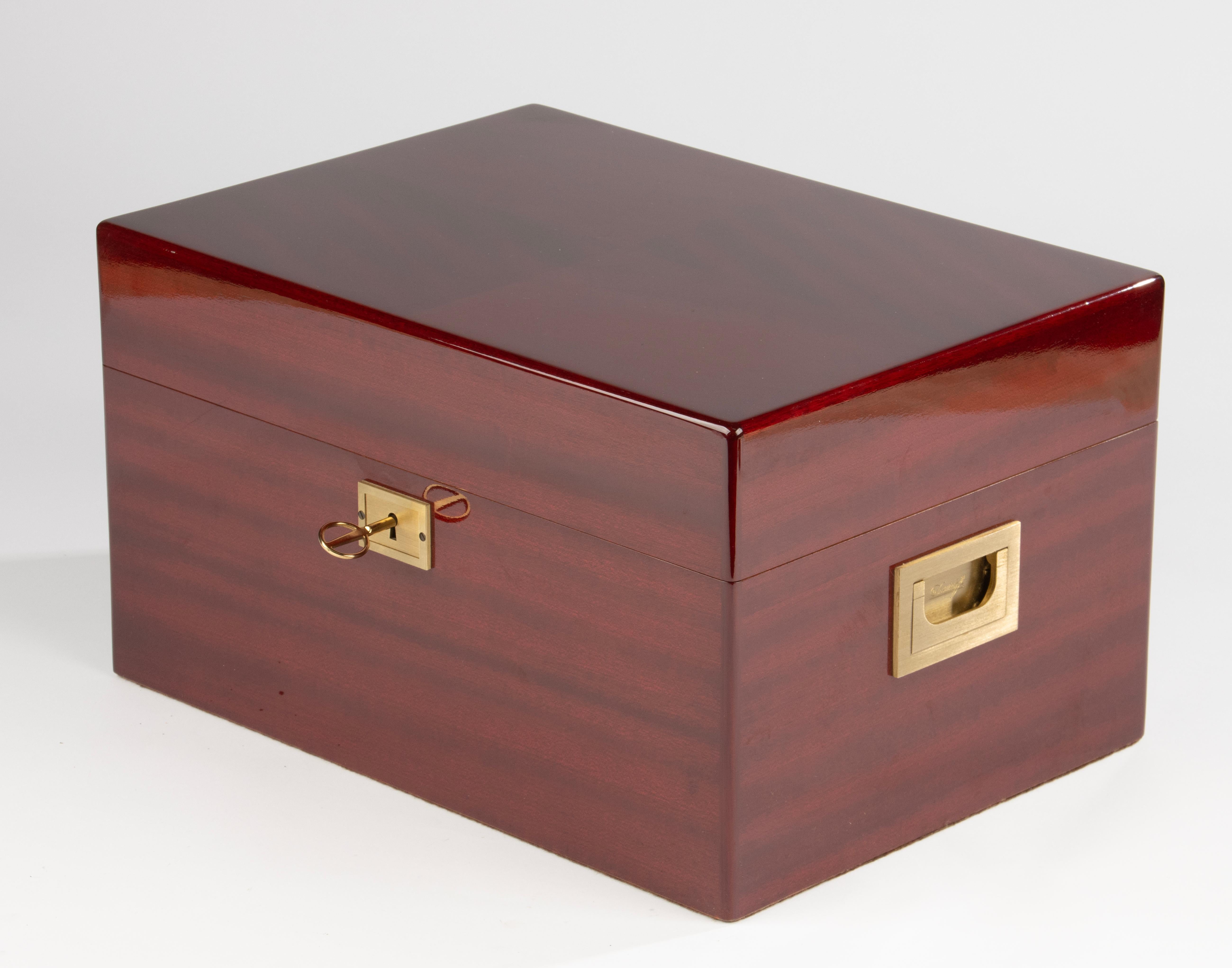 1990s Cigar Humidor - Davidoff - Mahogany and Brass - Cedar Interior For Sale 3