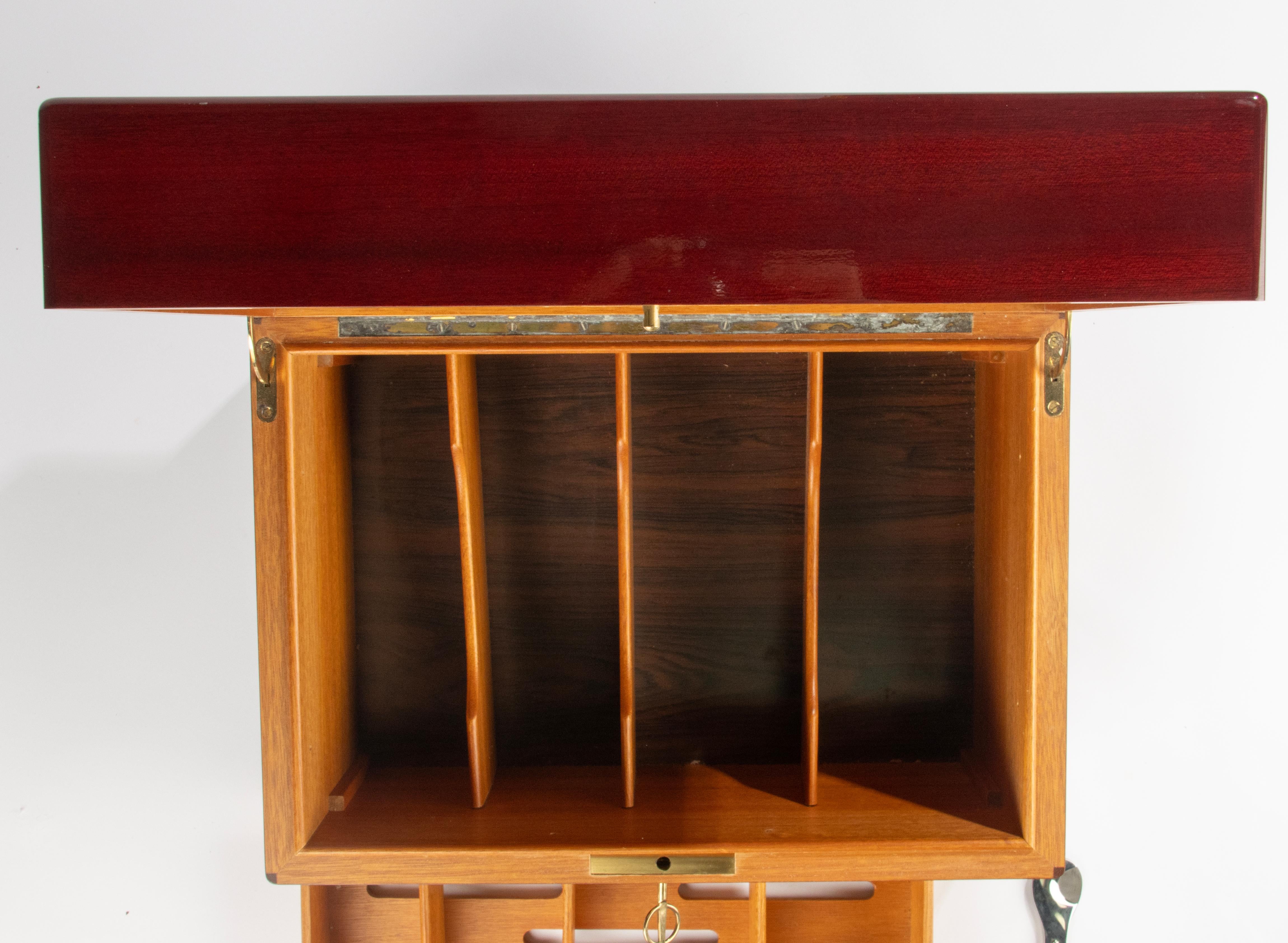 1990s Cigar Humidor - Davidoff - Mahogany and Brass - Cedar Interior For Sale 5