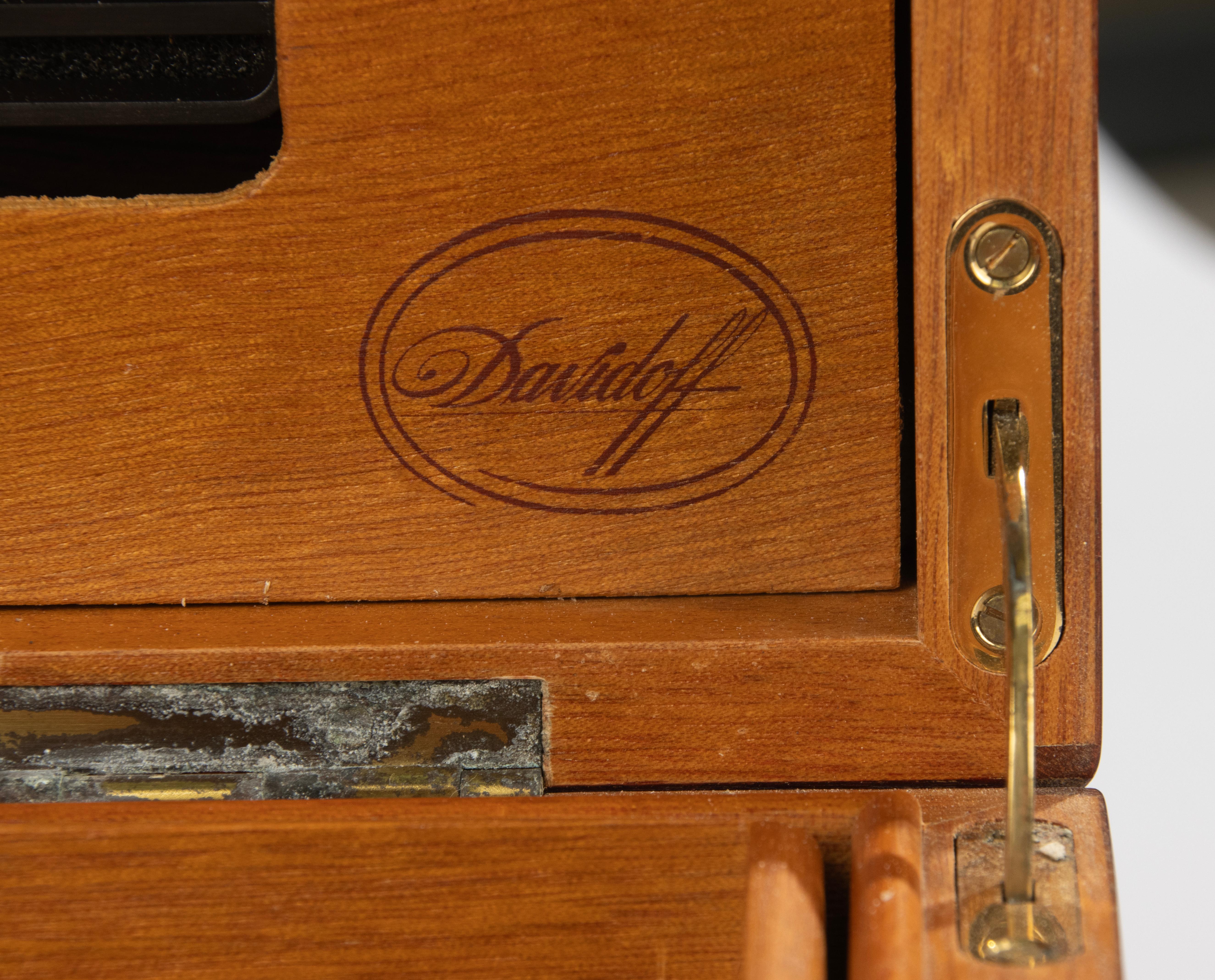 1990s Cigar Humidor - Davidoff - Mahogany and Brass - Cedar Interior For Sale 6