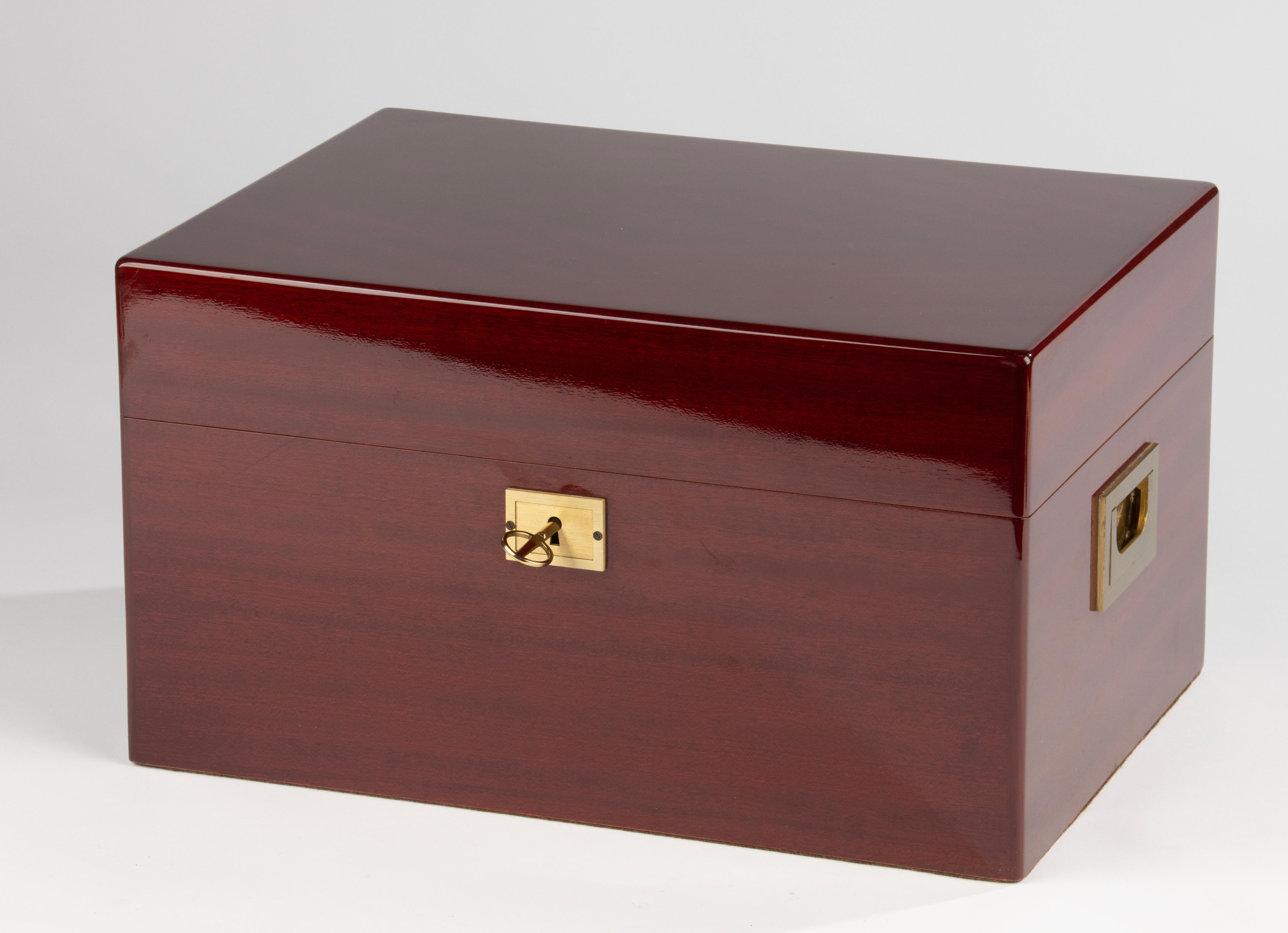 1990s Cigar Humidor - Davidoff - Mahogany and Brass - Cedar Interior For Sale 7