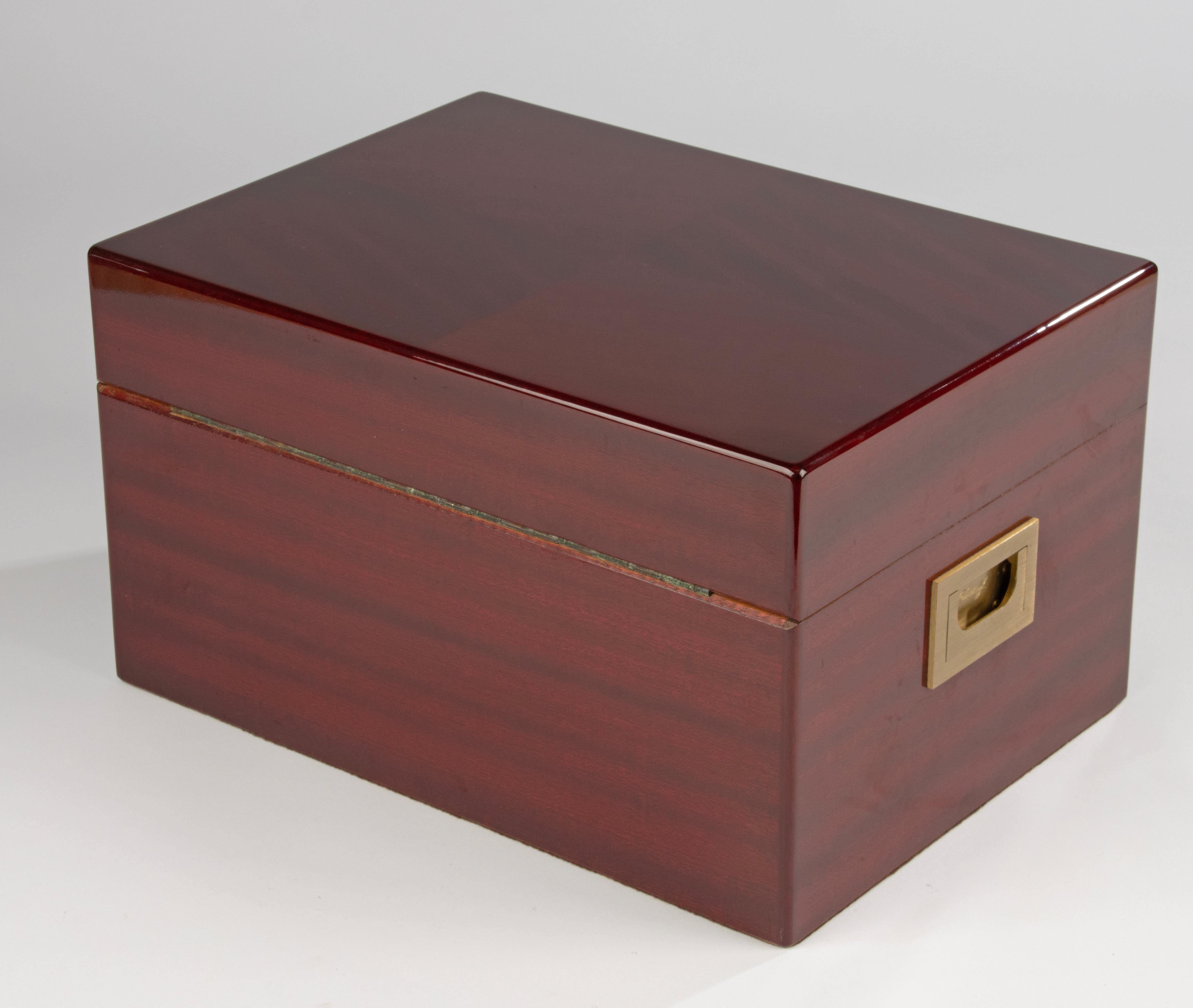 1990s Cigar Humidor - Davidoff - Mahogany and Brass - Cedar Interior For Sale 12