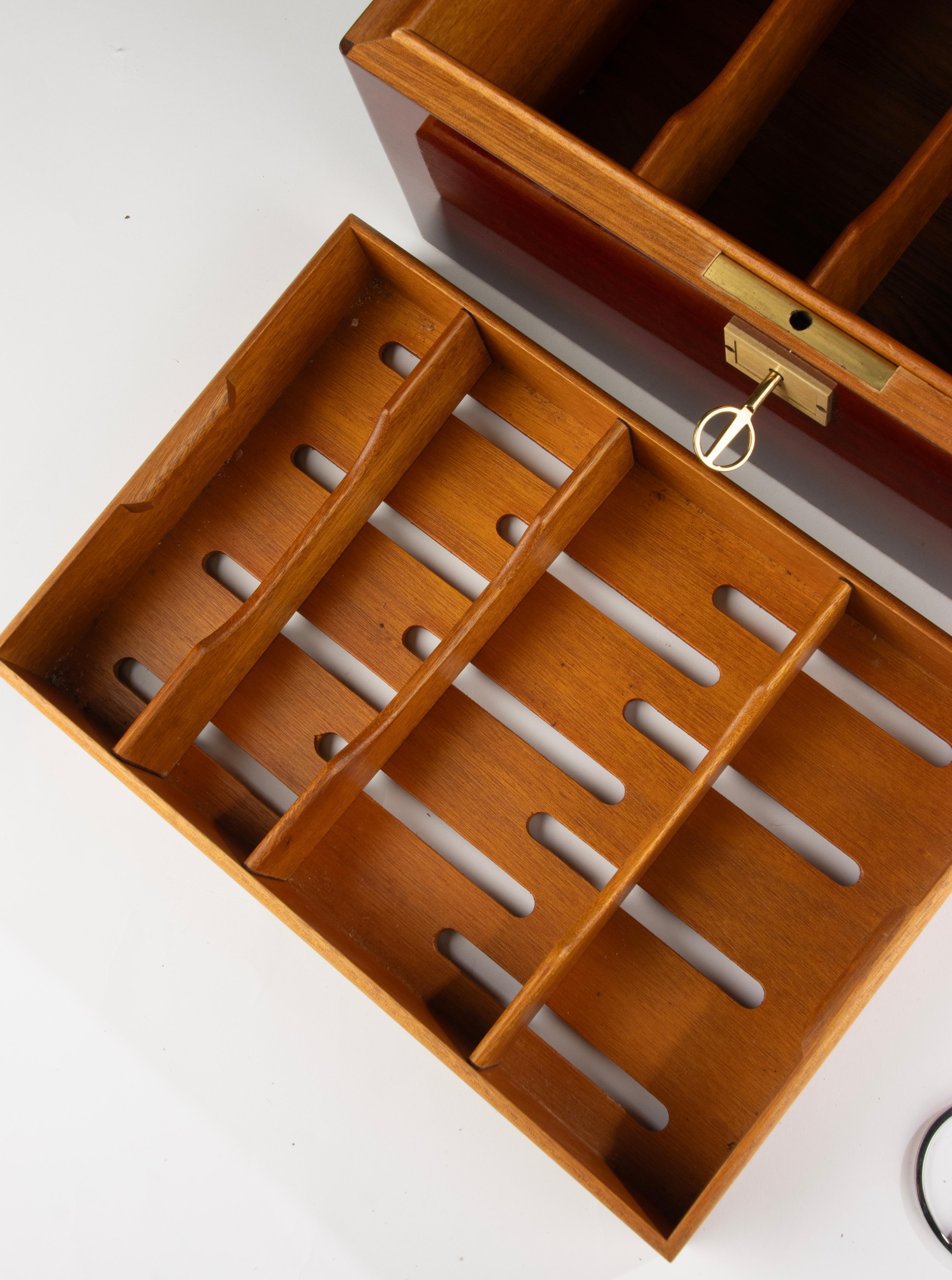 1990s Cigar Humidor - Davidoff - Mahogany and Brass - Cedar Interior For Sale 13