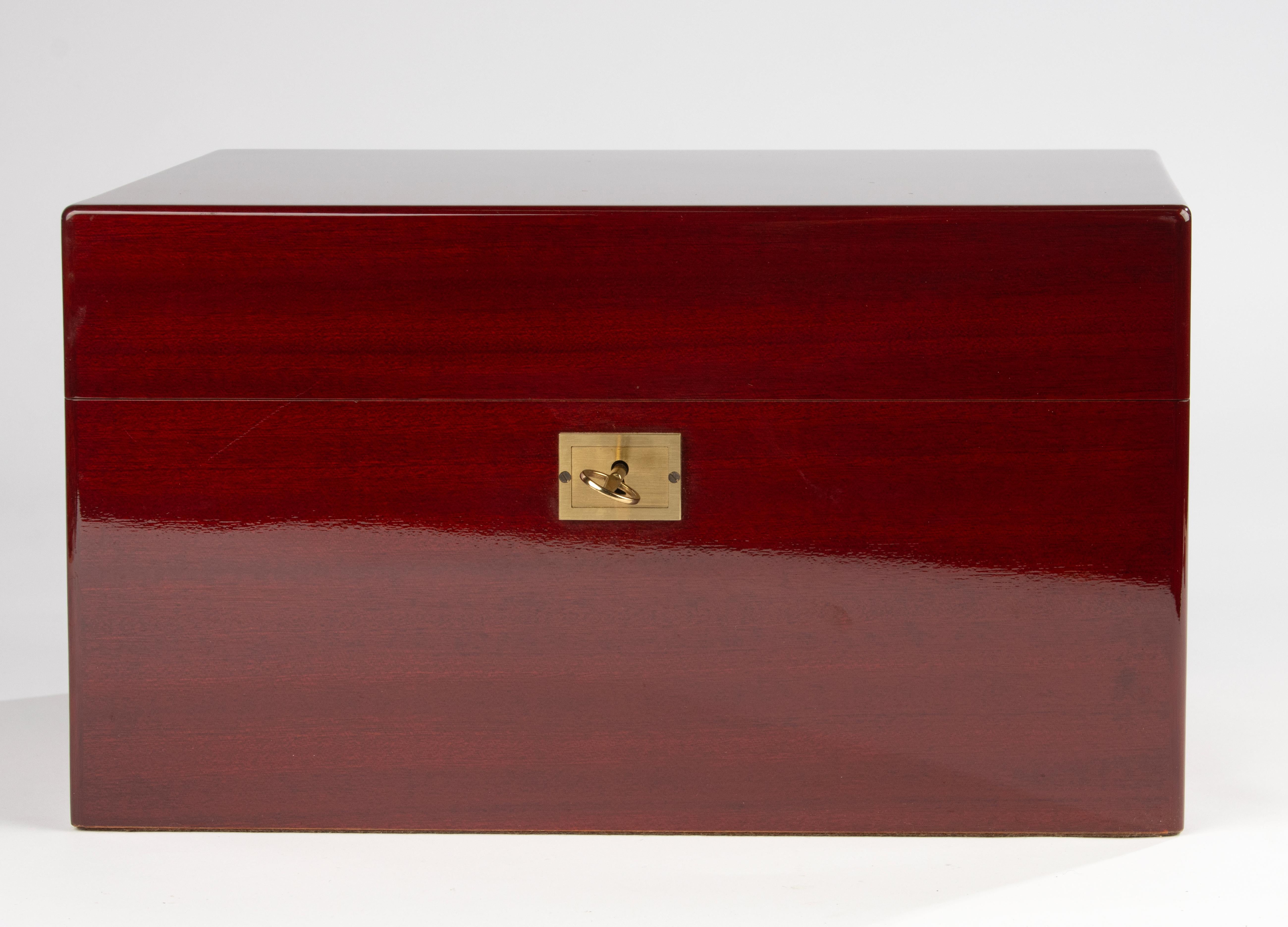 Modern 1990s Cigar Humidor - Davidoff - Mahogany and Brass - Cedar Interior For Sale