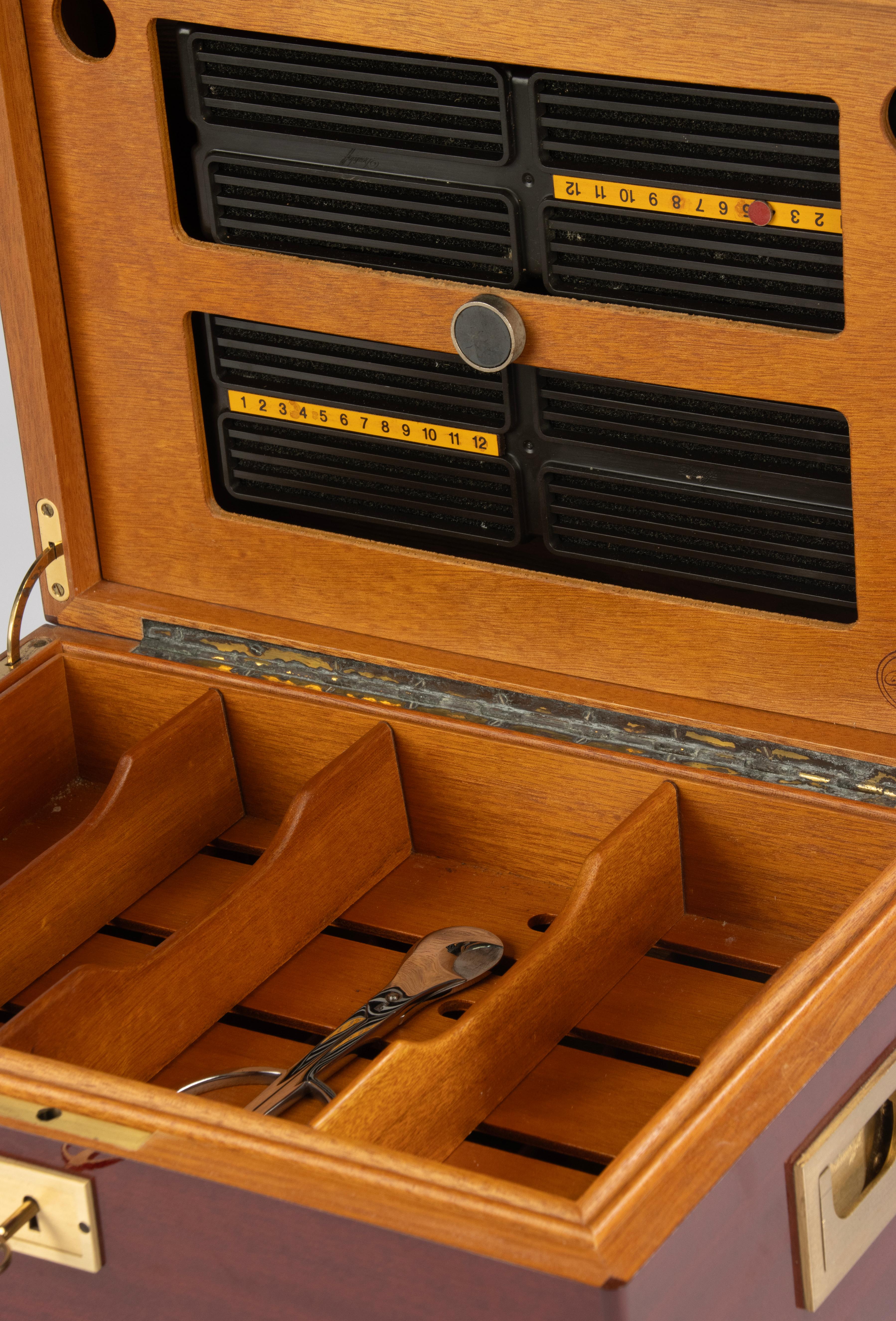 Swiss 1990s Cigar Humidor - Davidoff - Mahogany and Brass - Cedar Interior For Sale