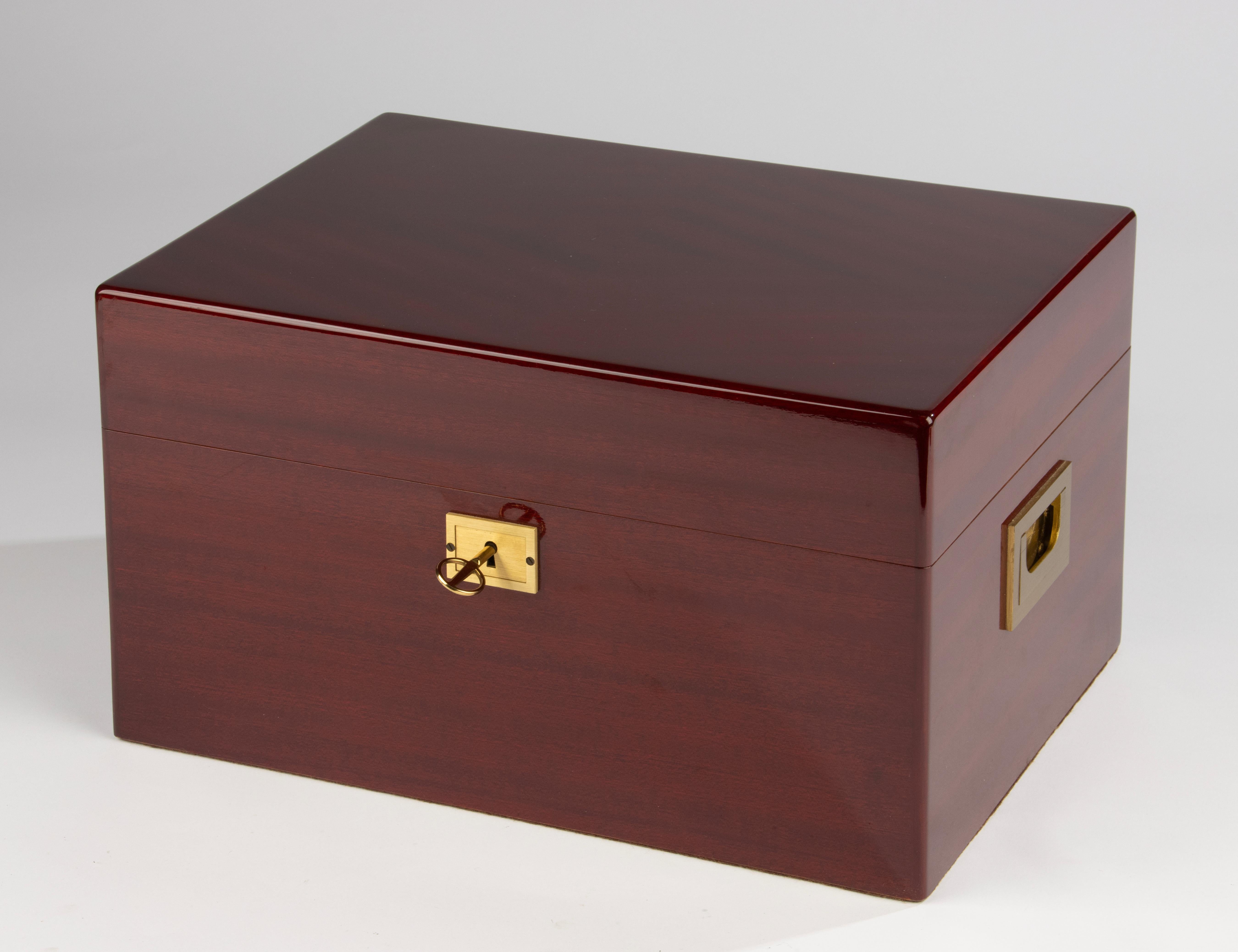 Hand-Crafted 1990s Cigar Humidor - Davidoff - Mahogany and Brass - Cedar Interior For Sale