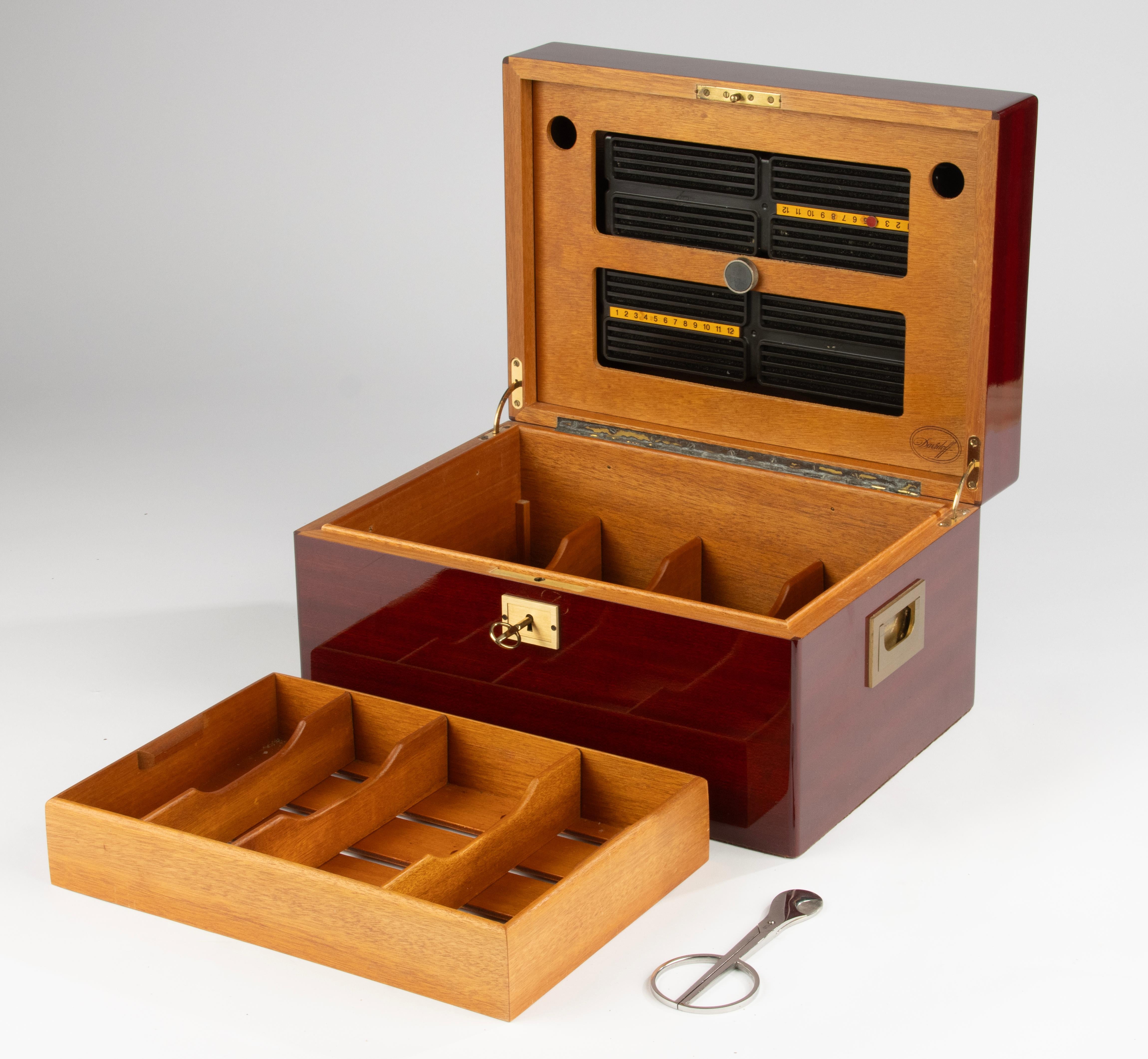 1990s Cigar Humidor - Davidoff - Mahogany and Brass - Cedar Interior For Sale 1