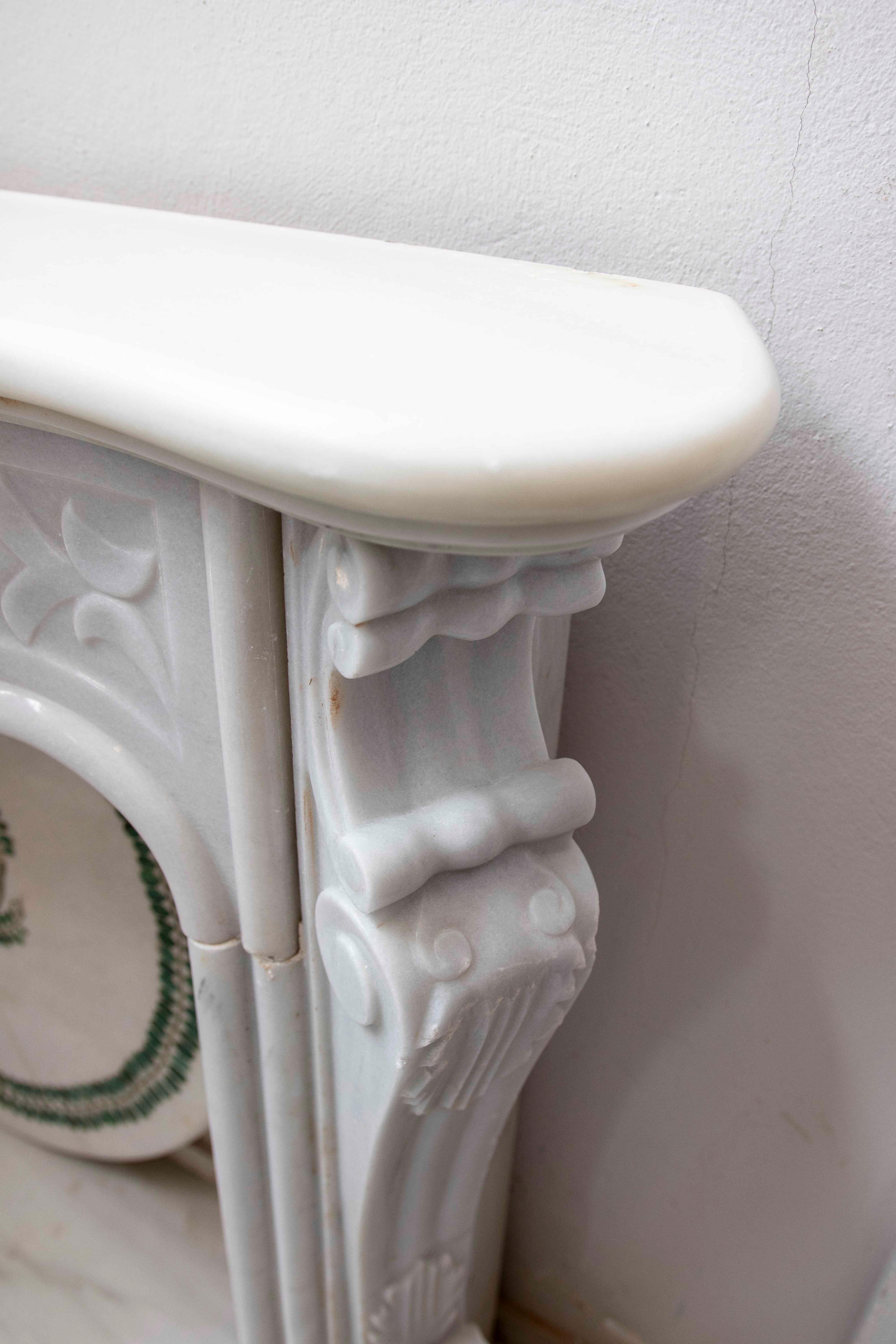 1990s Classic Carved White Marble Fireplace – French Decorative Style For Sale 2