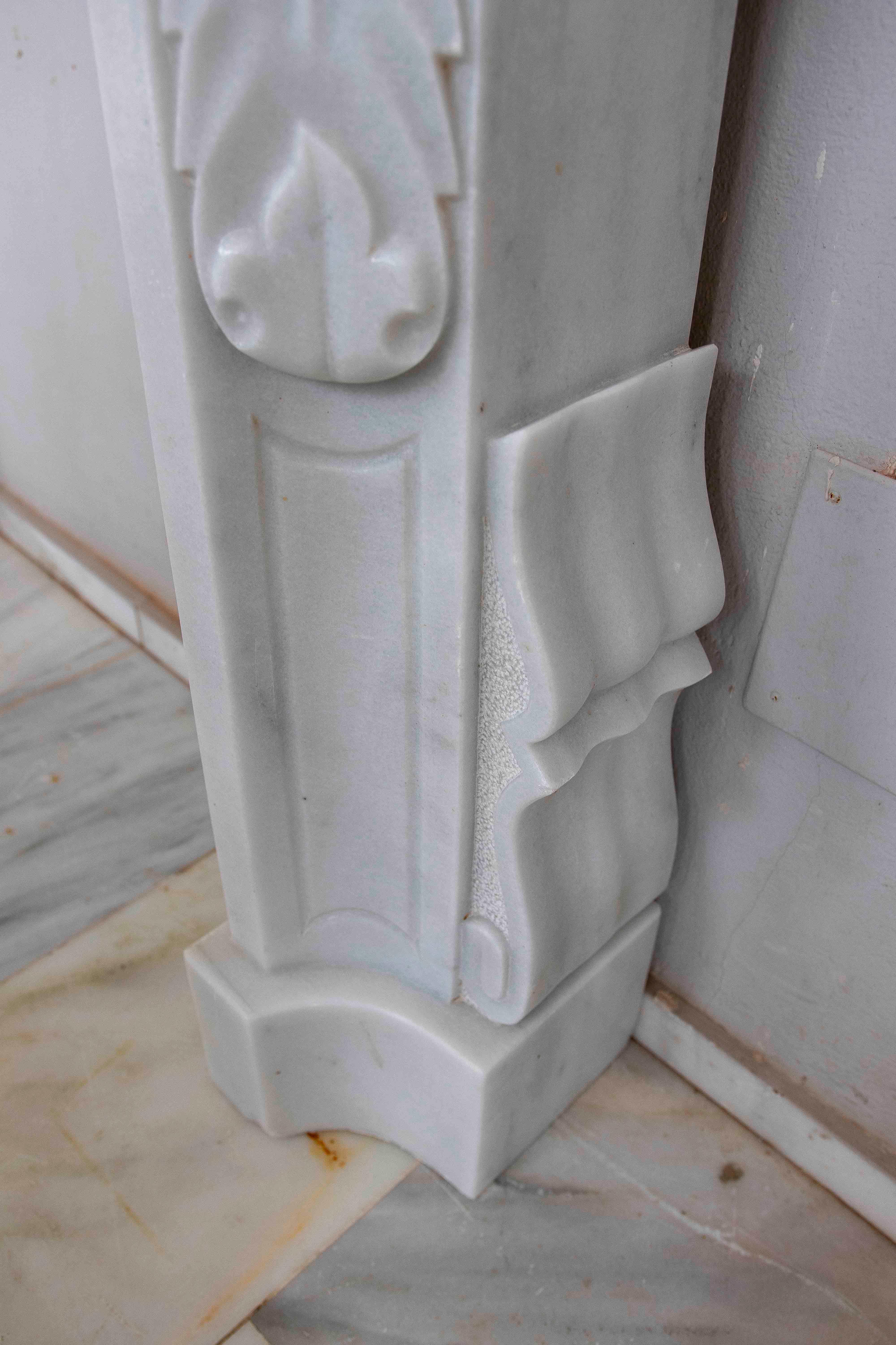 1990s Classic Carved White Marble Fireplace – French Decorative Style For Sale 3