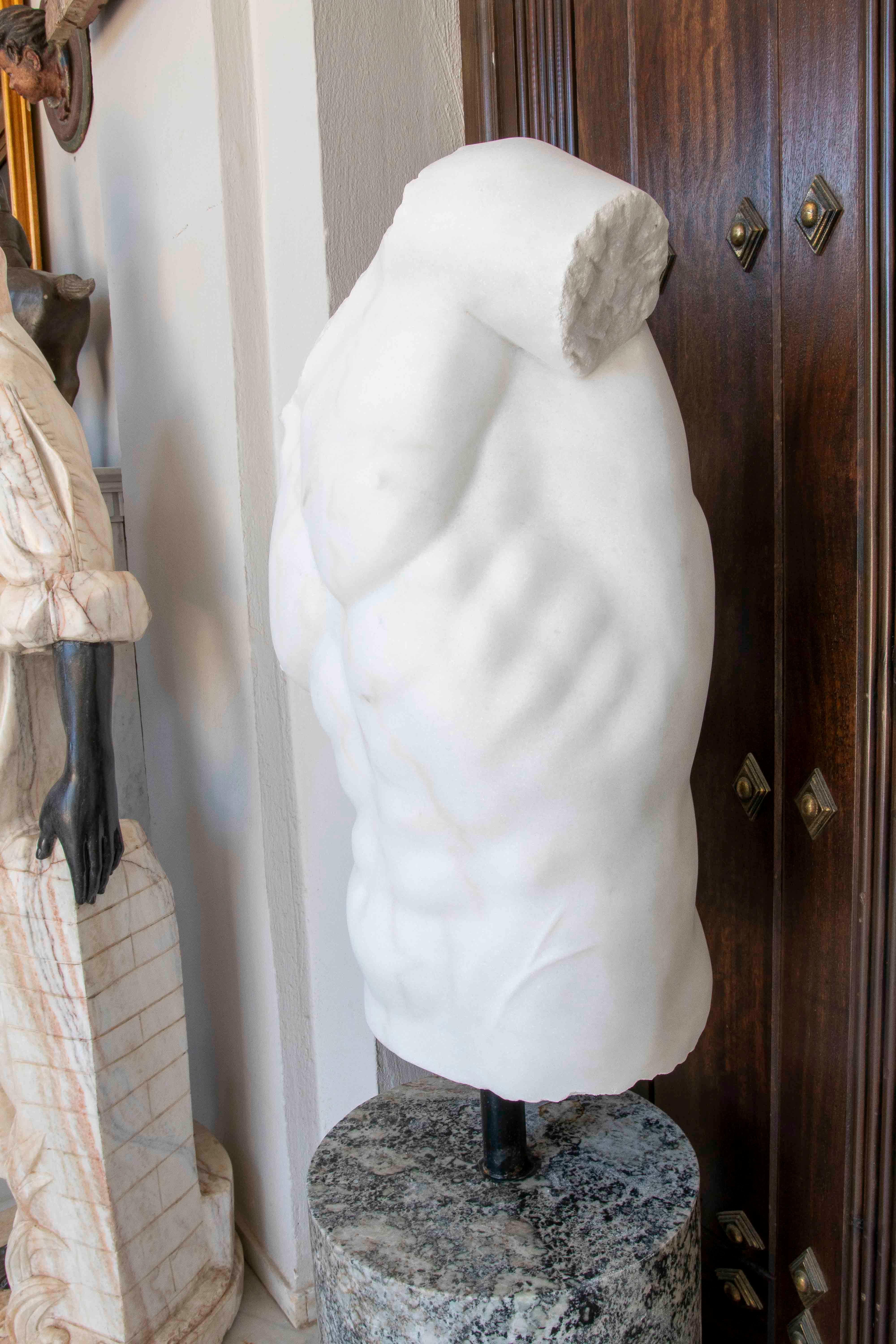 1990s Classic Male Torso in White Marble on a Granite Pedestal In Good Condition For Sale In Marbella, ES