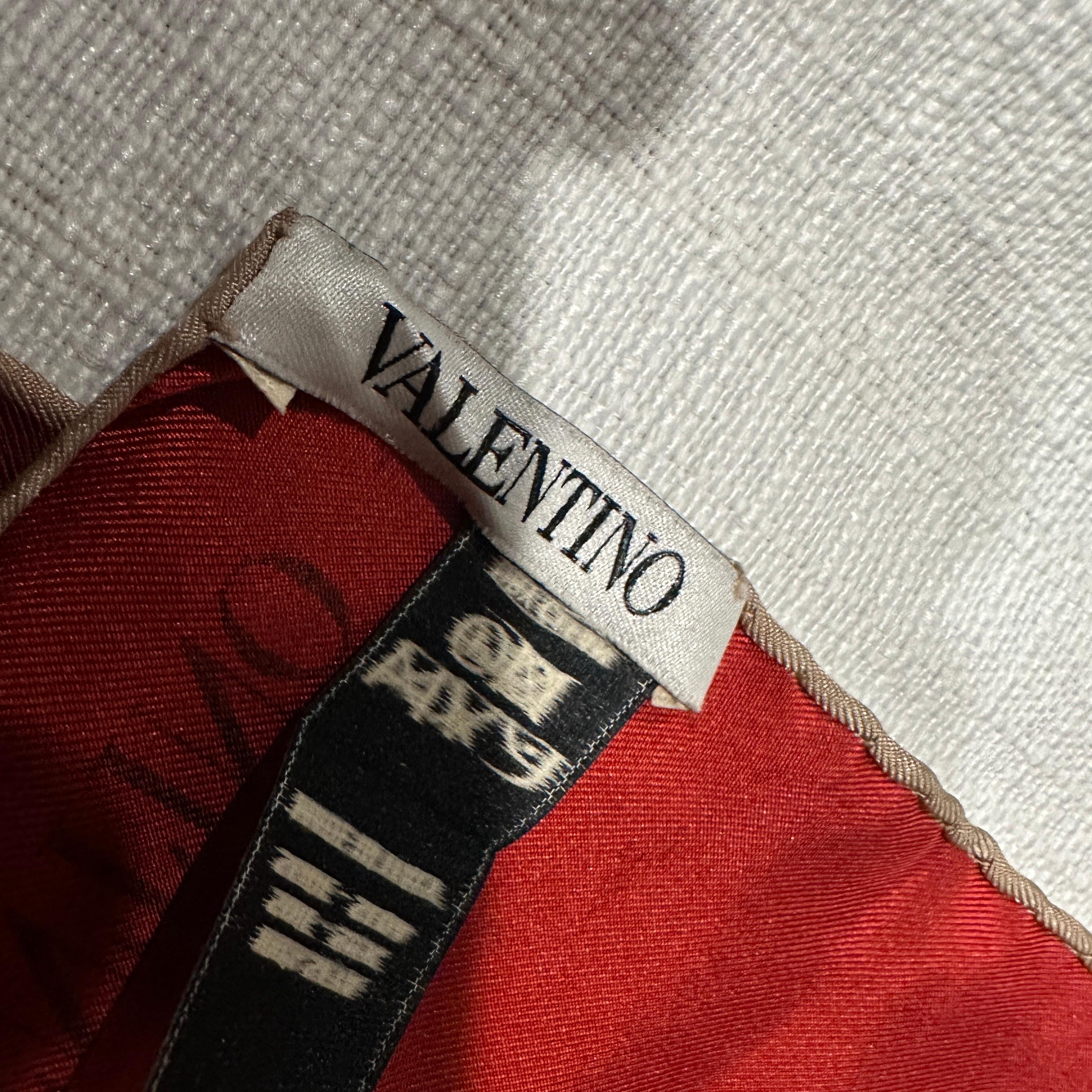 1990s Classic Silk Scarf by Valentino In condizioni ottime in vendita a Aci Castello, IT