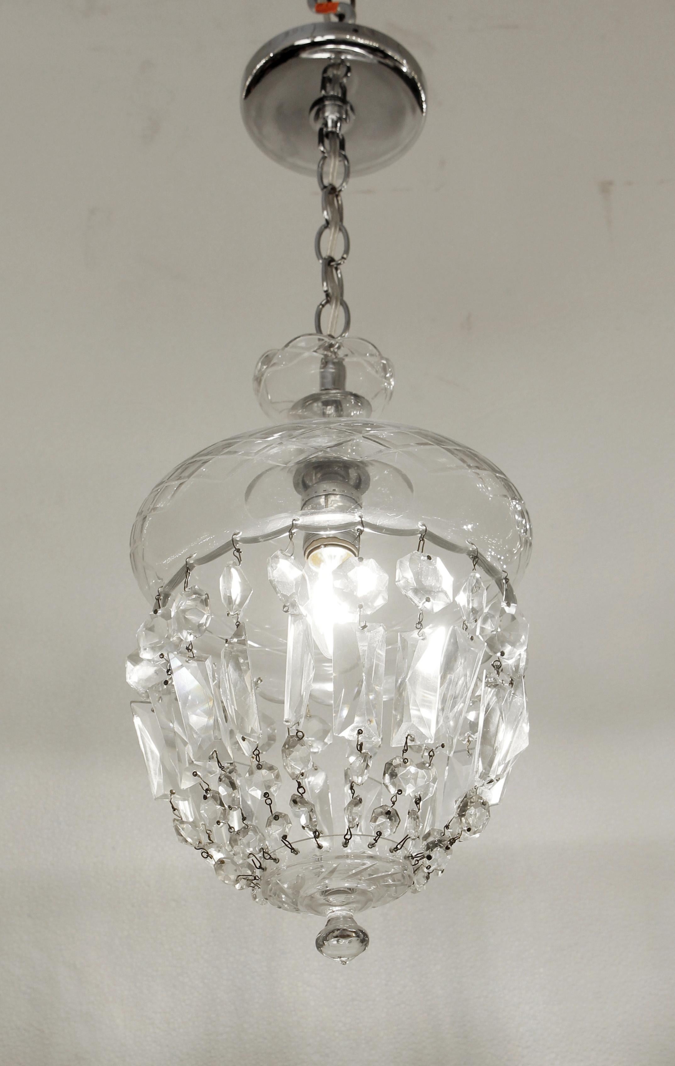 1990s Clear Glass Bell Jar Style Down Pendant Light In Good Condition In New York, NY
