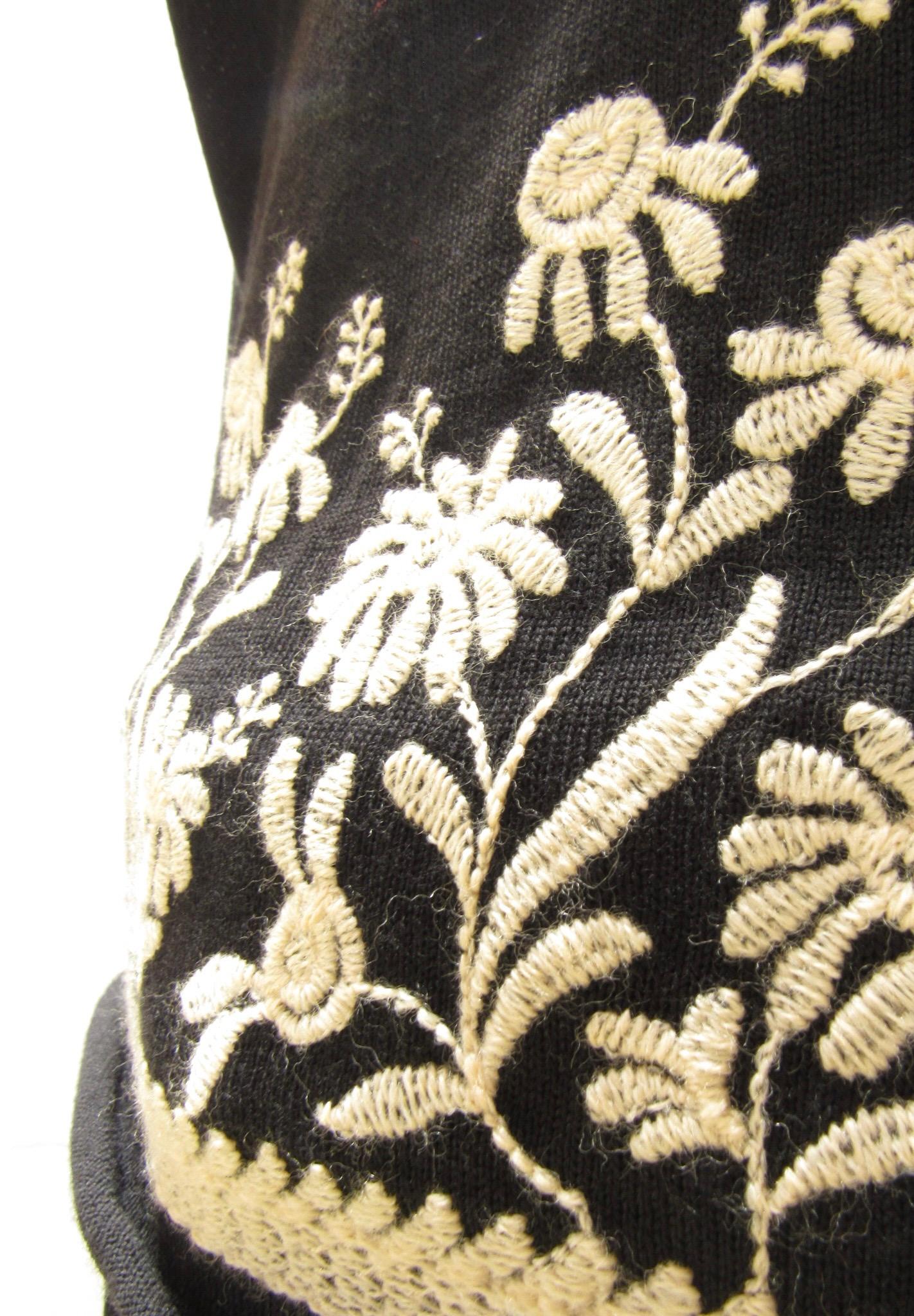 Women's or Men's 1990s Comme des Garçons Floral Embroidered Knit Top For Sale