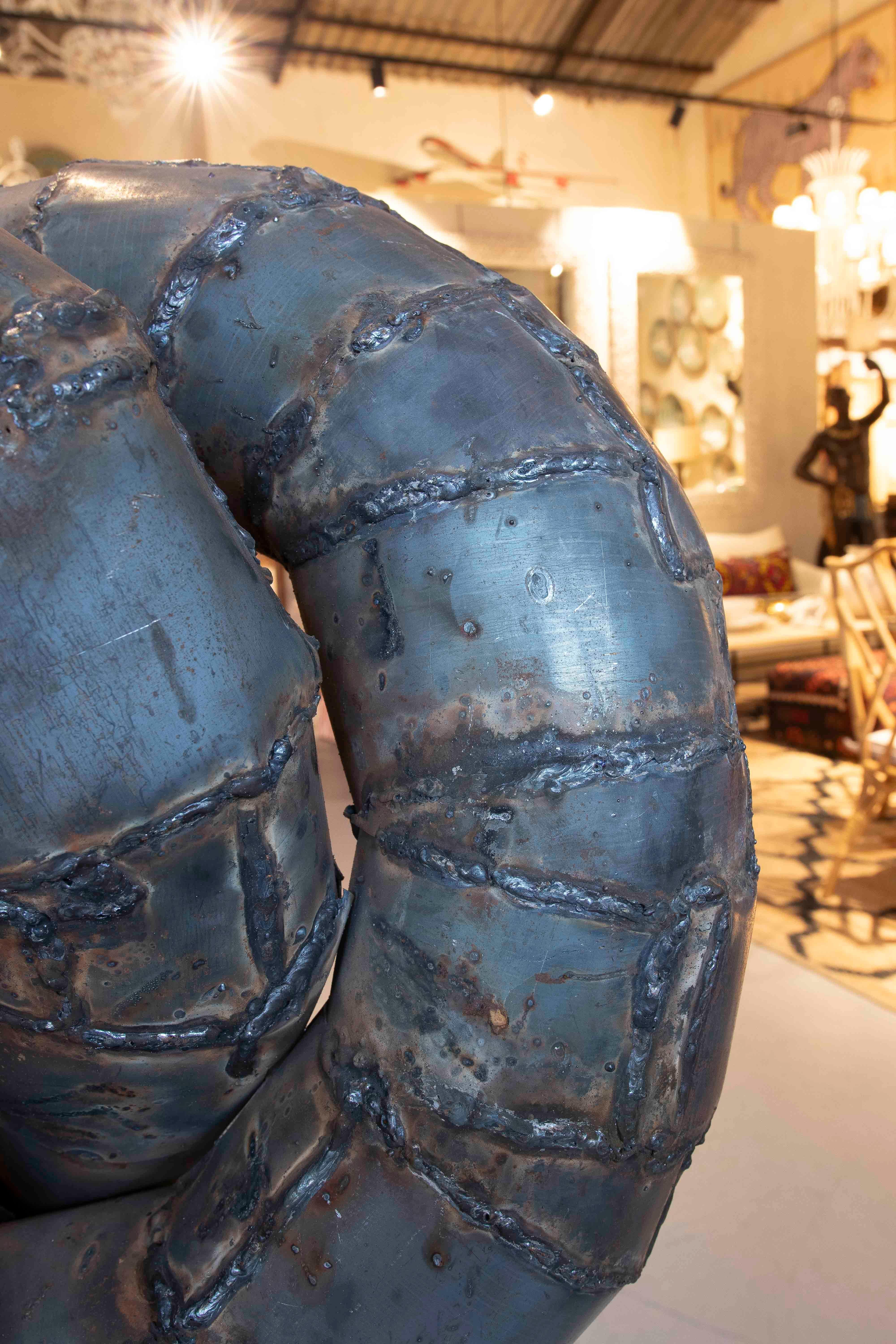 1990s Contemporary Metal Sculpture with Organic Shape of Intertwined Legs For Sale 5
