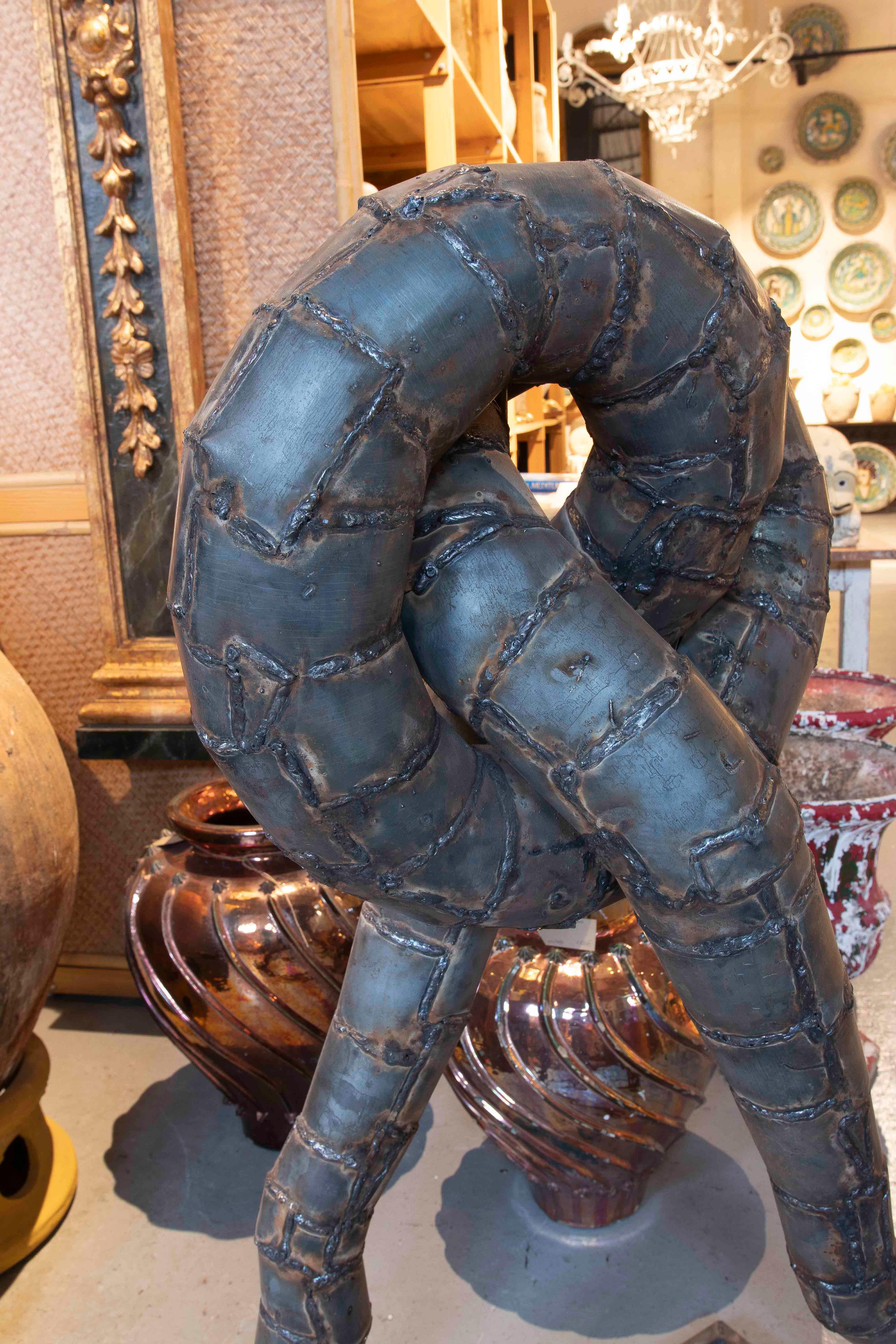 Spanish 1990s Contemporary Metal Sculpture with Organic Shape of Intertwined Legs For Sale