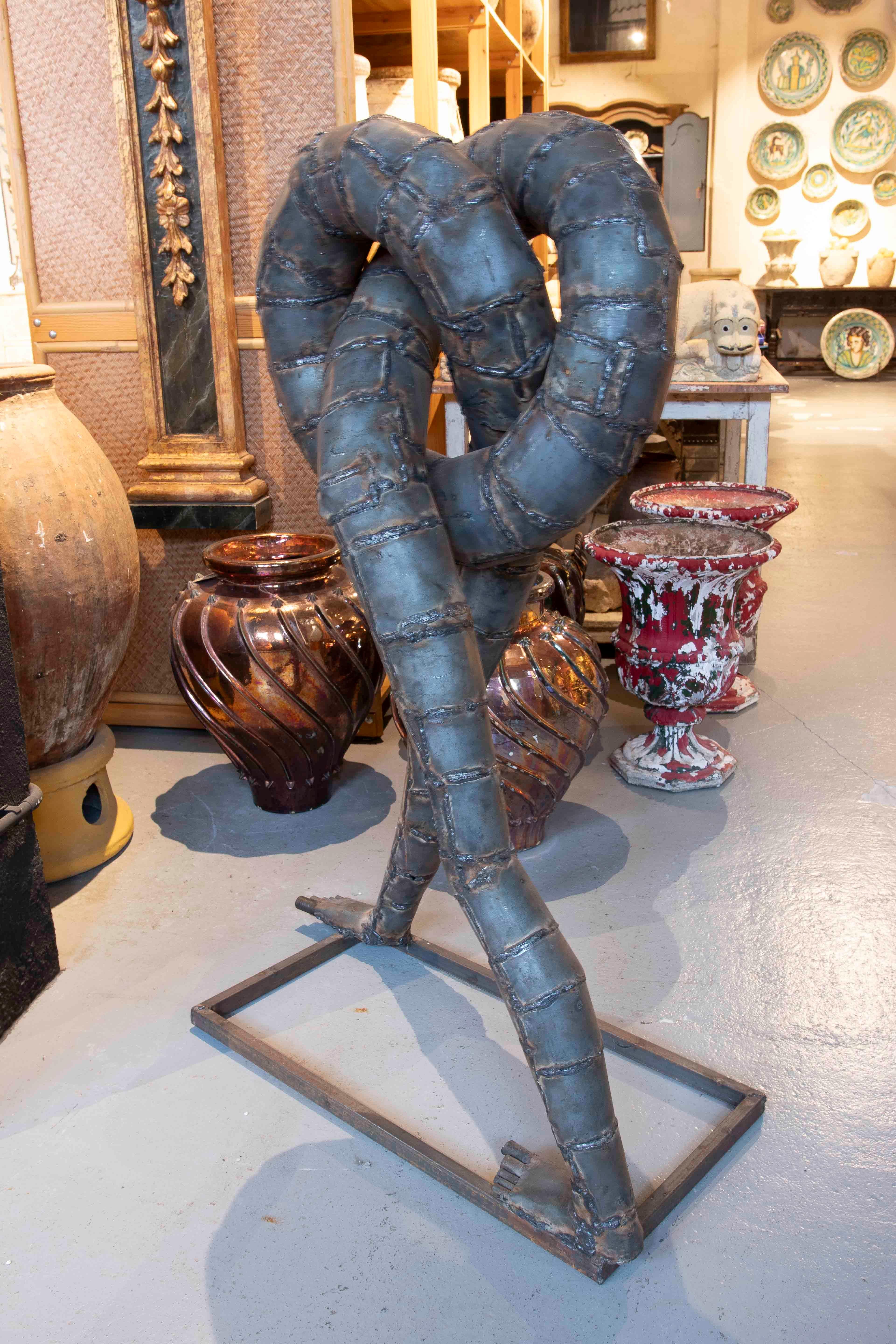 Iron 1990s Contemporary Metal Sculpture with Organic Shape of Intertwined Legs For Sale