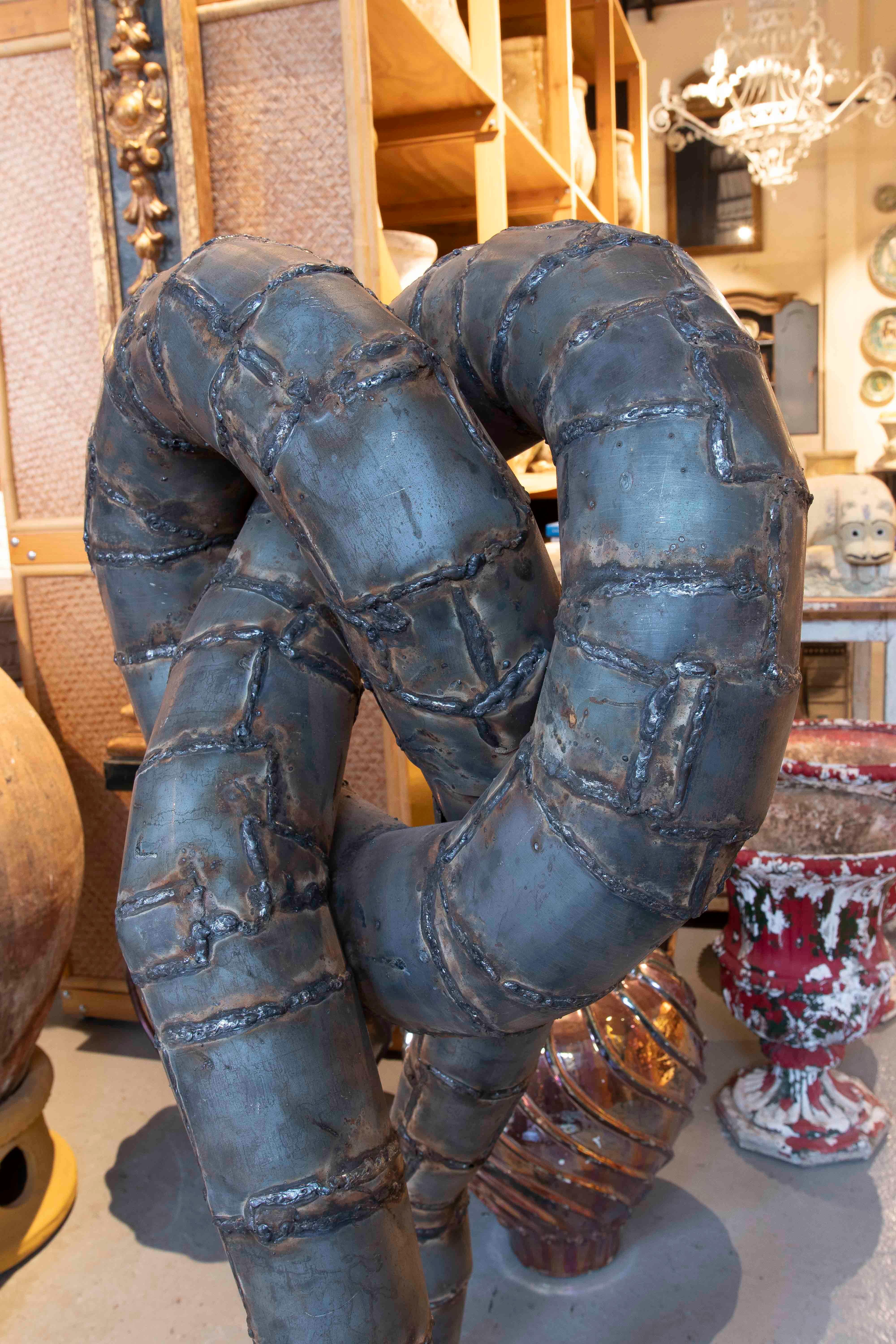 1990s Contemporary Metal Sculpture with Organic Shape of Intertwined Legs For Sale 1