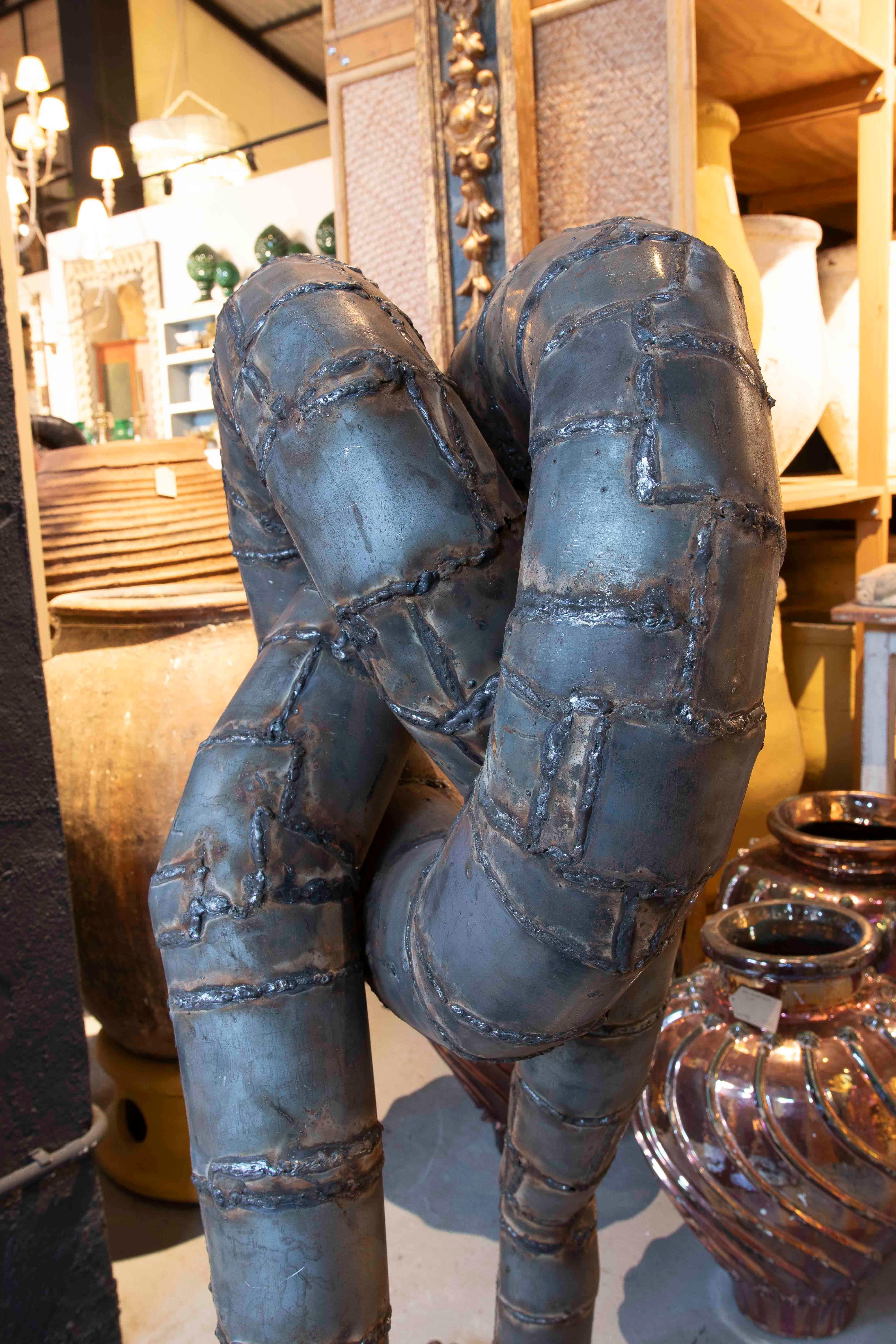 1990s Contemporary Metal Sculpture with Organic Shape of Intertwined Legs For Sale 2