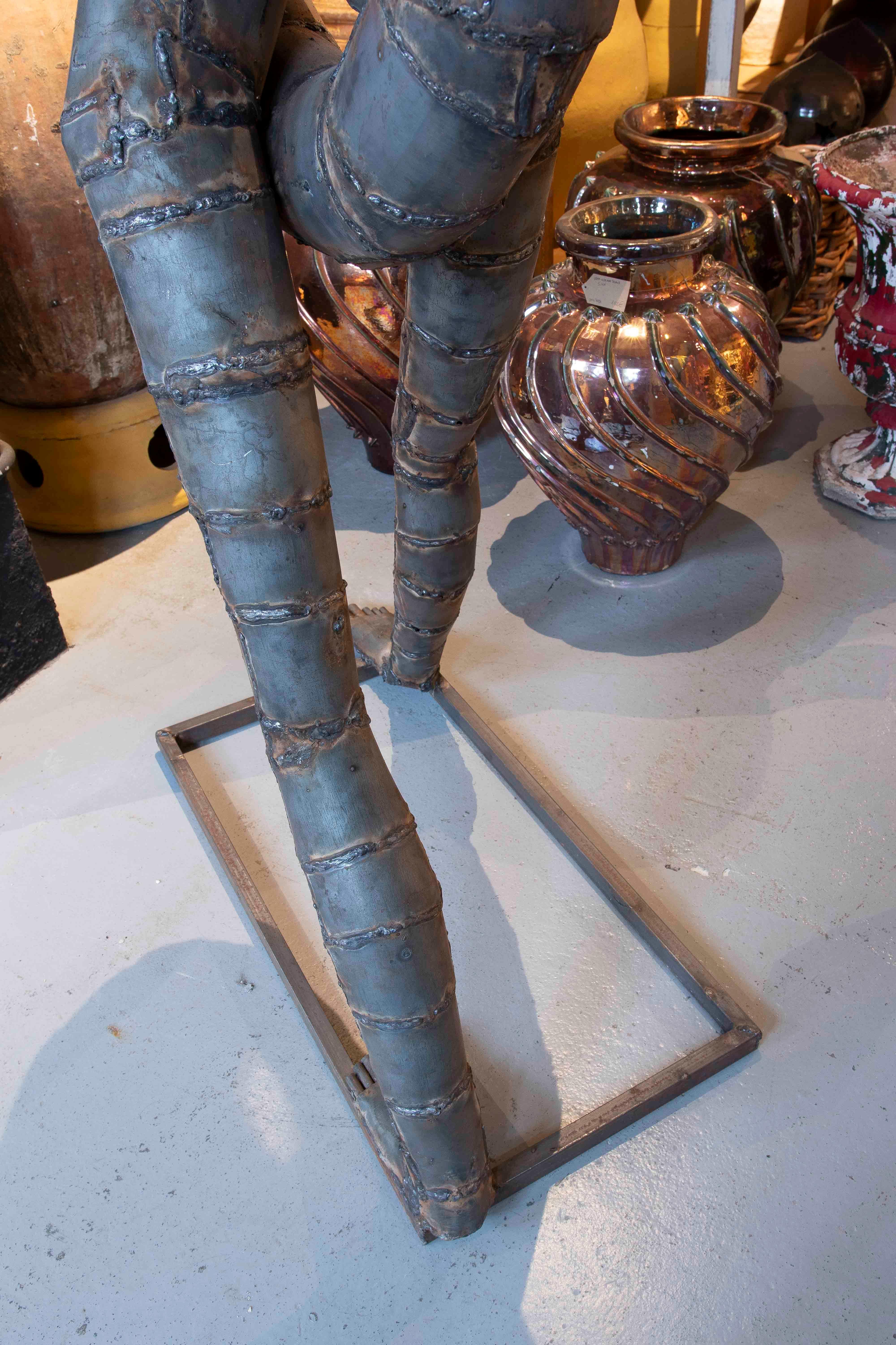 1990s Contemporary Metal Sculpture with Organic Shape of Intertwined Legs For Sale 3