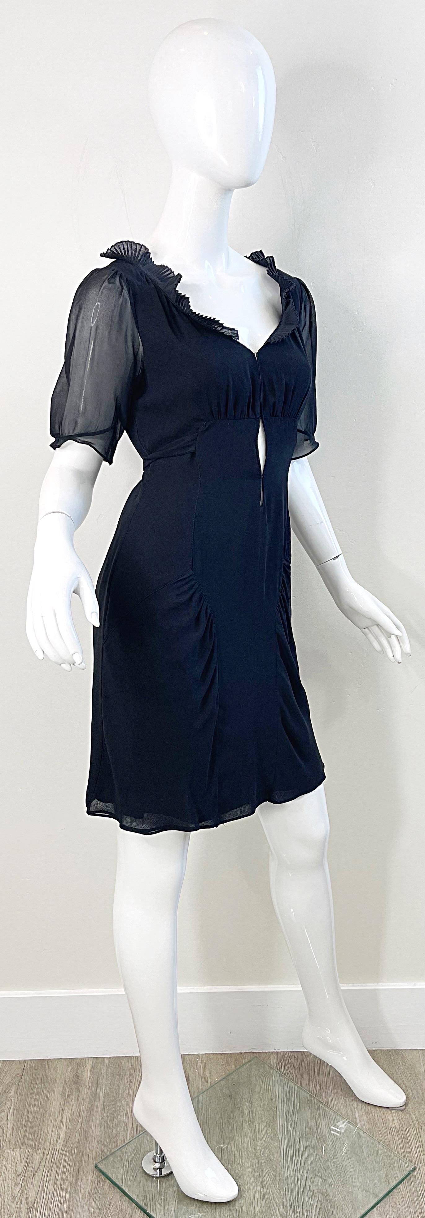 1990er Kostüm National Größe 4 Schwarz Seide Chiffon Cut - Out Vintage 90er Jahre Kleid im Angebot 2