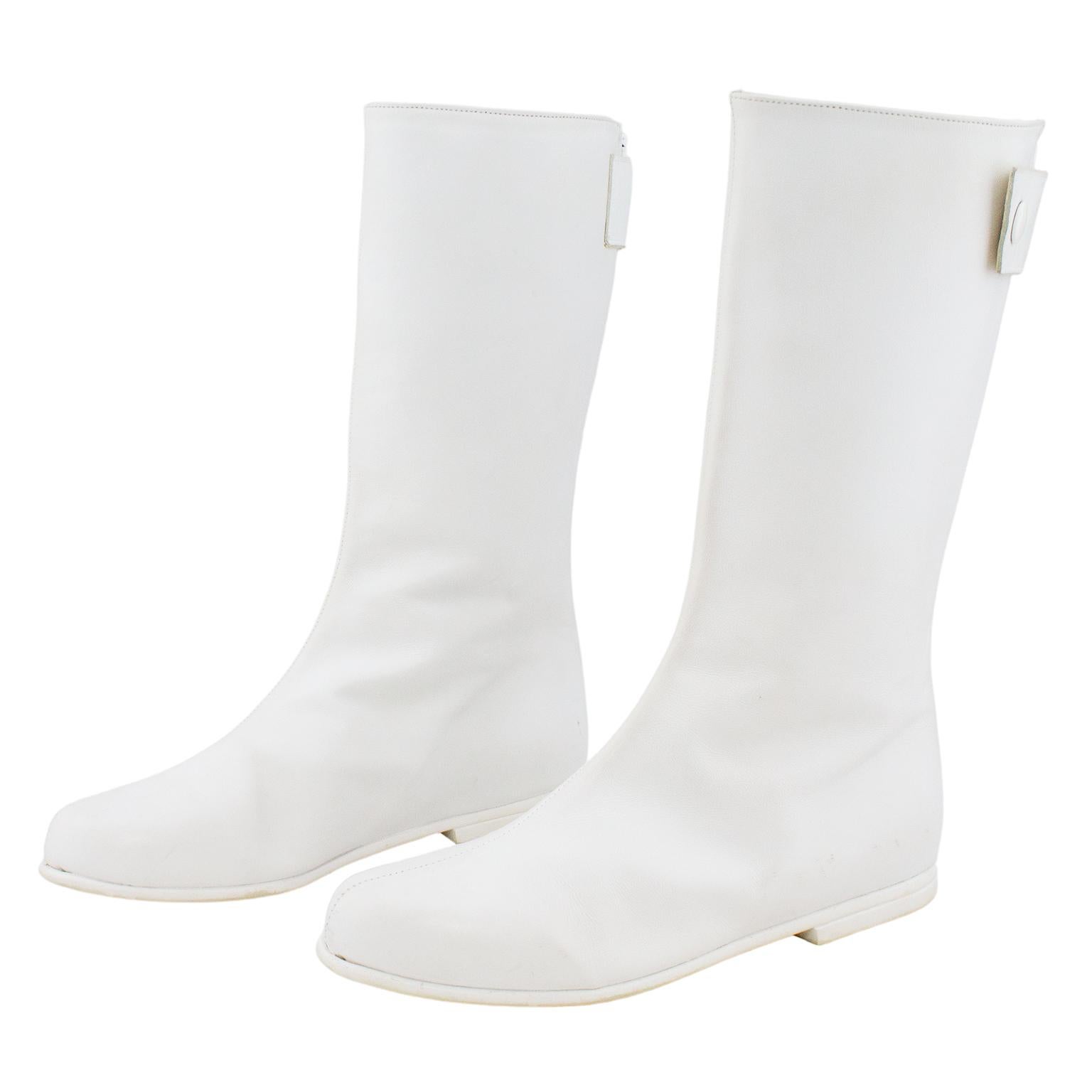 An updated 1990s version of the iconic 1960's Courreges white space boots. White leather with a centre seam, round toe, very small stacked heel and zipper up centre back with a snap button flap. At 11.5