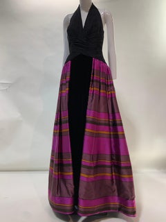 Bata de Alta Costura de los 90 de punto negro con falda de terciopelo y seda fucsia vivo