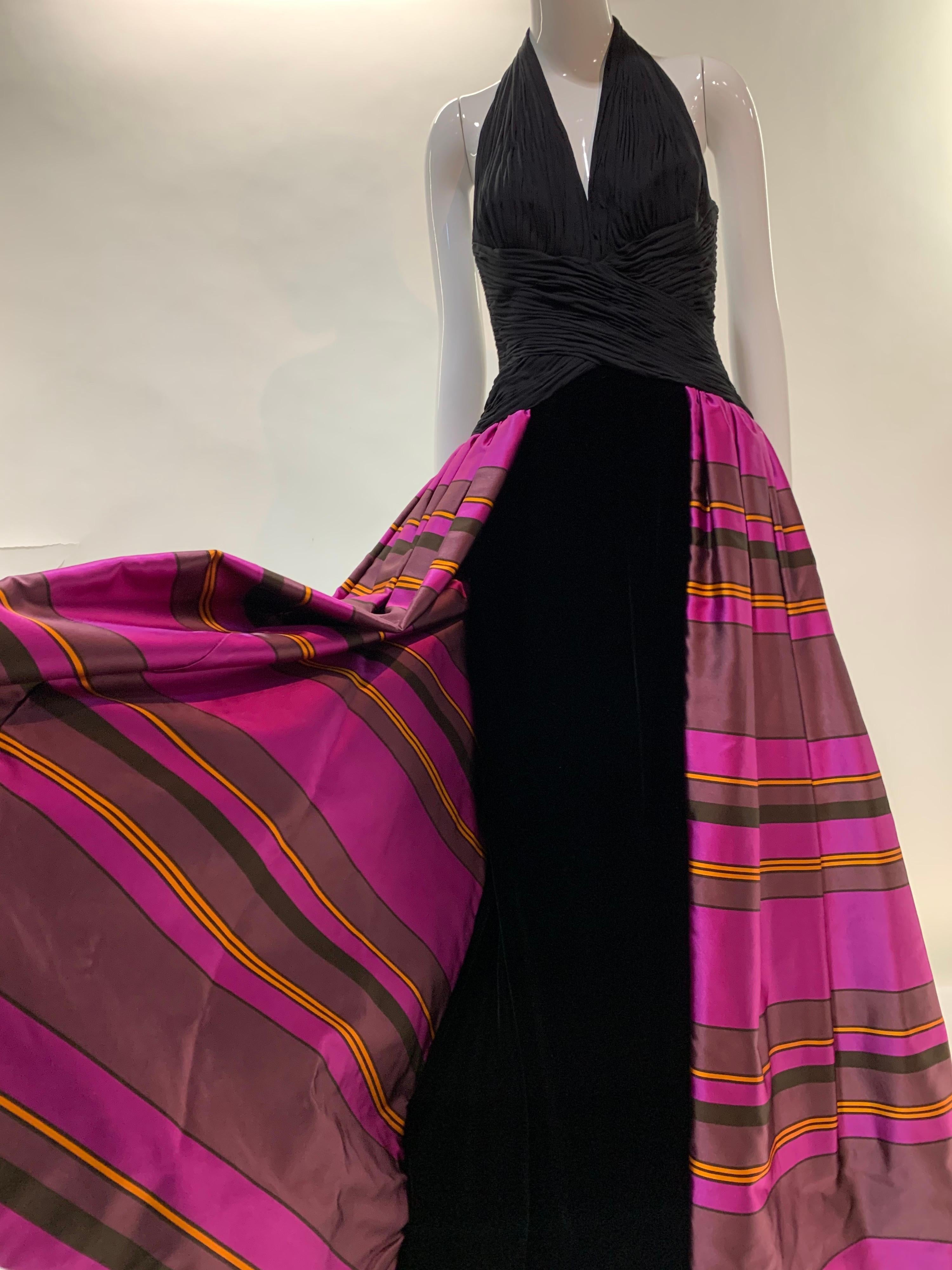 1990er Couture schwarzes Jersey-Halterkleid mit Samt & lebhaftem Fuchsia-Seidenrock  Damen im Angebot