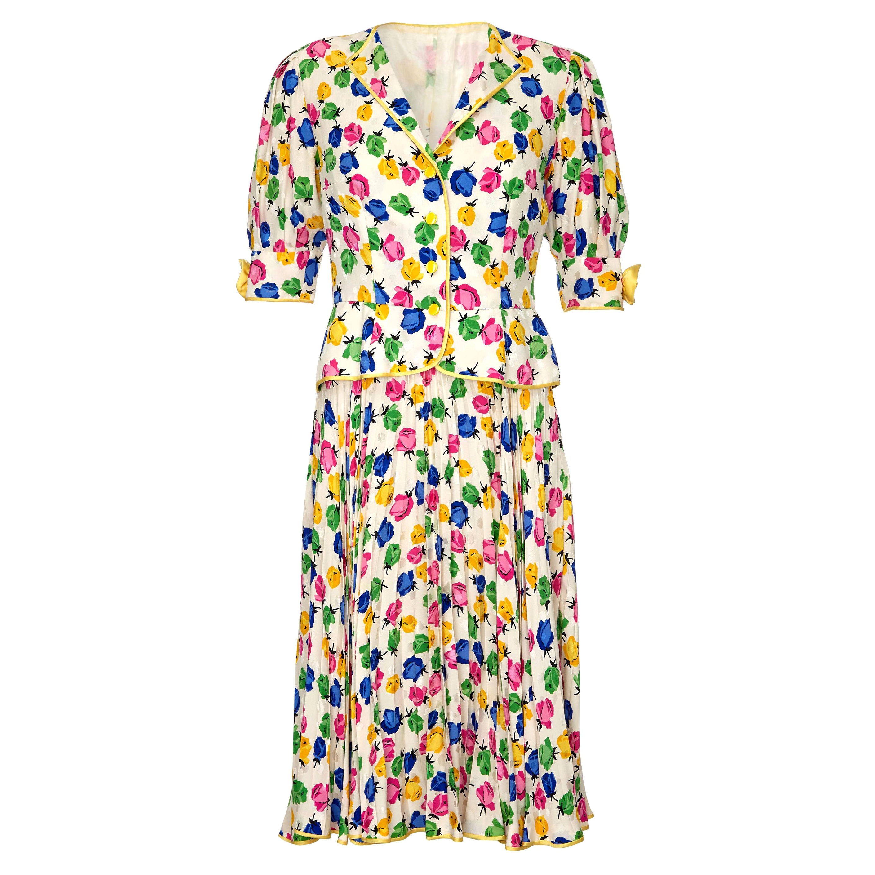Traje de chaqueta y vestido con estampado floral de rosas de seda de alta costura de los años 90