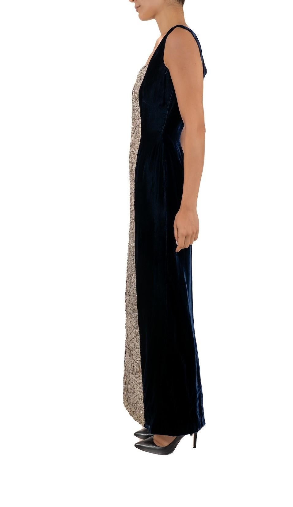 1990S Creme & Navy Rayon Seidensamt Kleid mit Jewell bestickten Panel (Braun) im Angebot