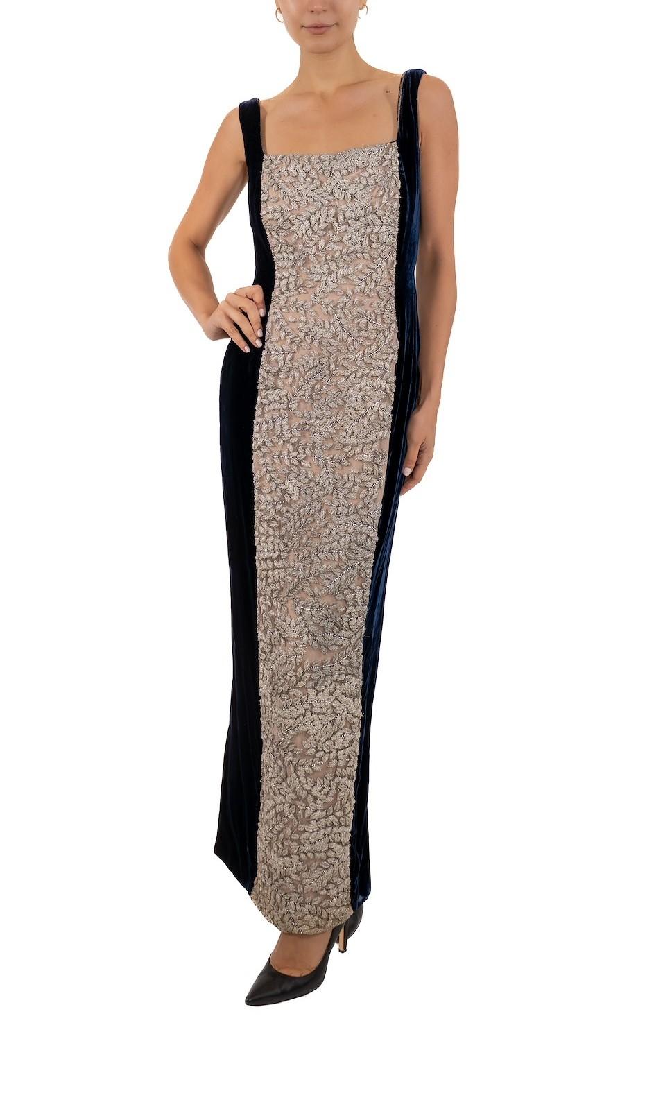 1990S Creme & Navy Rayon Seidensamt Kleid mit Jewell bestickten Panel im Angebot 1