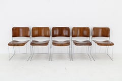 1990 D. Rowland Set di cinque sedie da pranzo impilabili restaurate per il GF