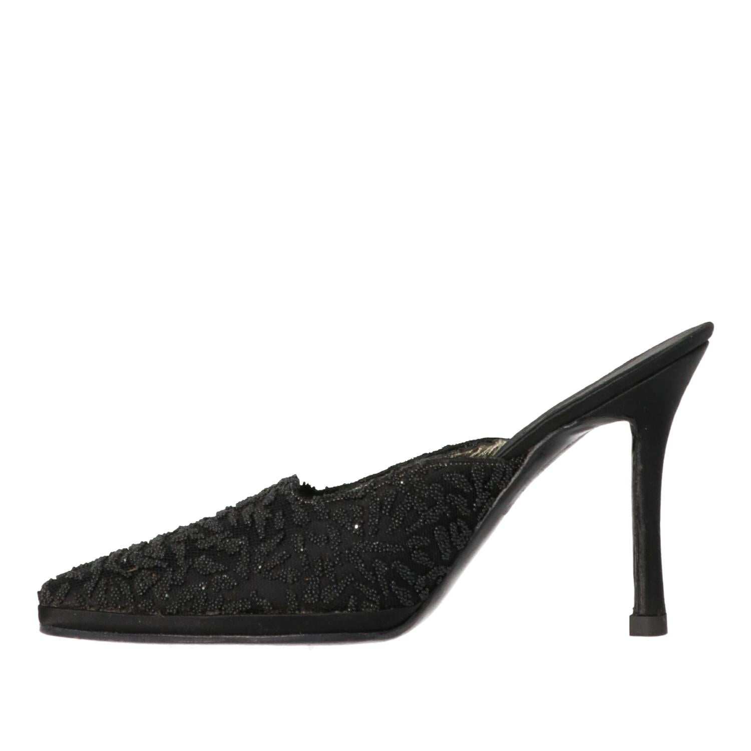 Dal Cò black silk pointed mules with upper applied decorative beads. 11 cm stiletto heels, golden leather lining and black suede insole.

Size: 37 ½ EU

Heel: 11 cm
Length insole: 26 cm

Product code: X0108

Composition: 100% Silk

Made in: