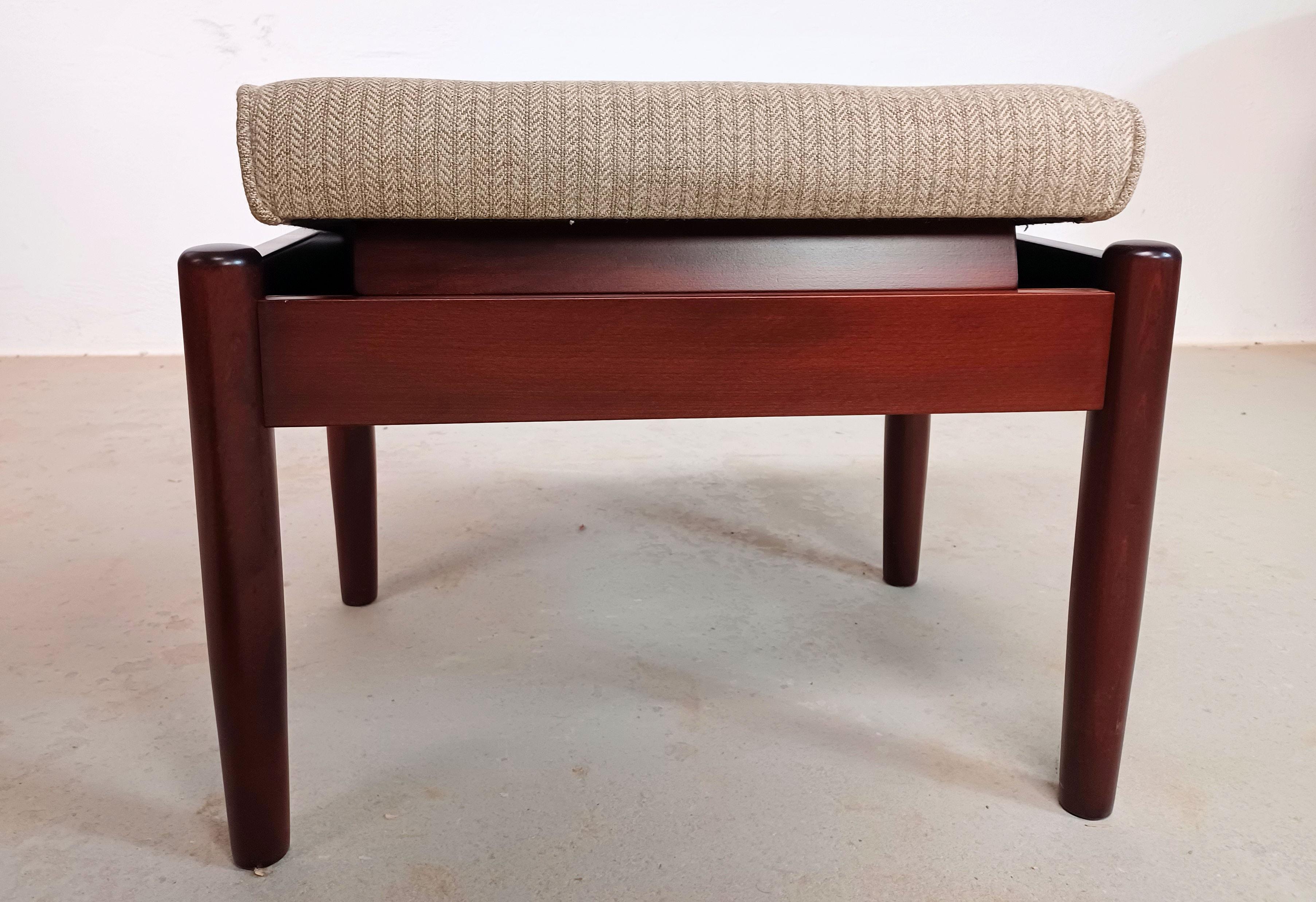 1990s Danish Adjustable Piano Bench in Tanned Beech For Sale 5