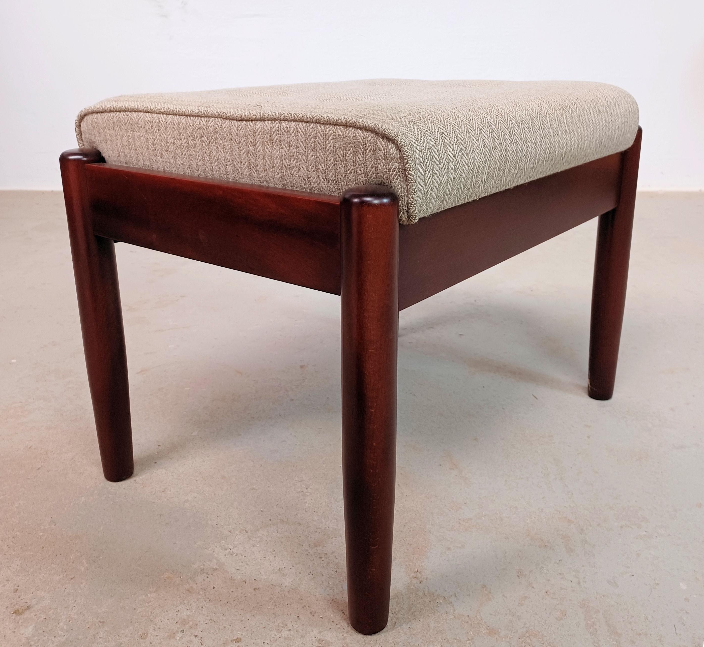 Late 20th Century 1990s Danish Adjustable Piano Bench in Tanned Beech For Sale