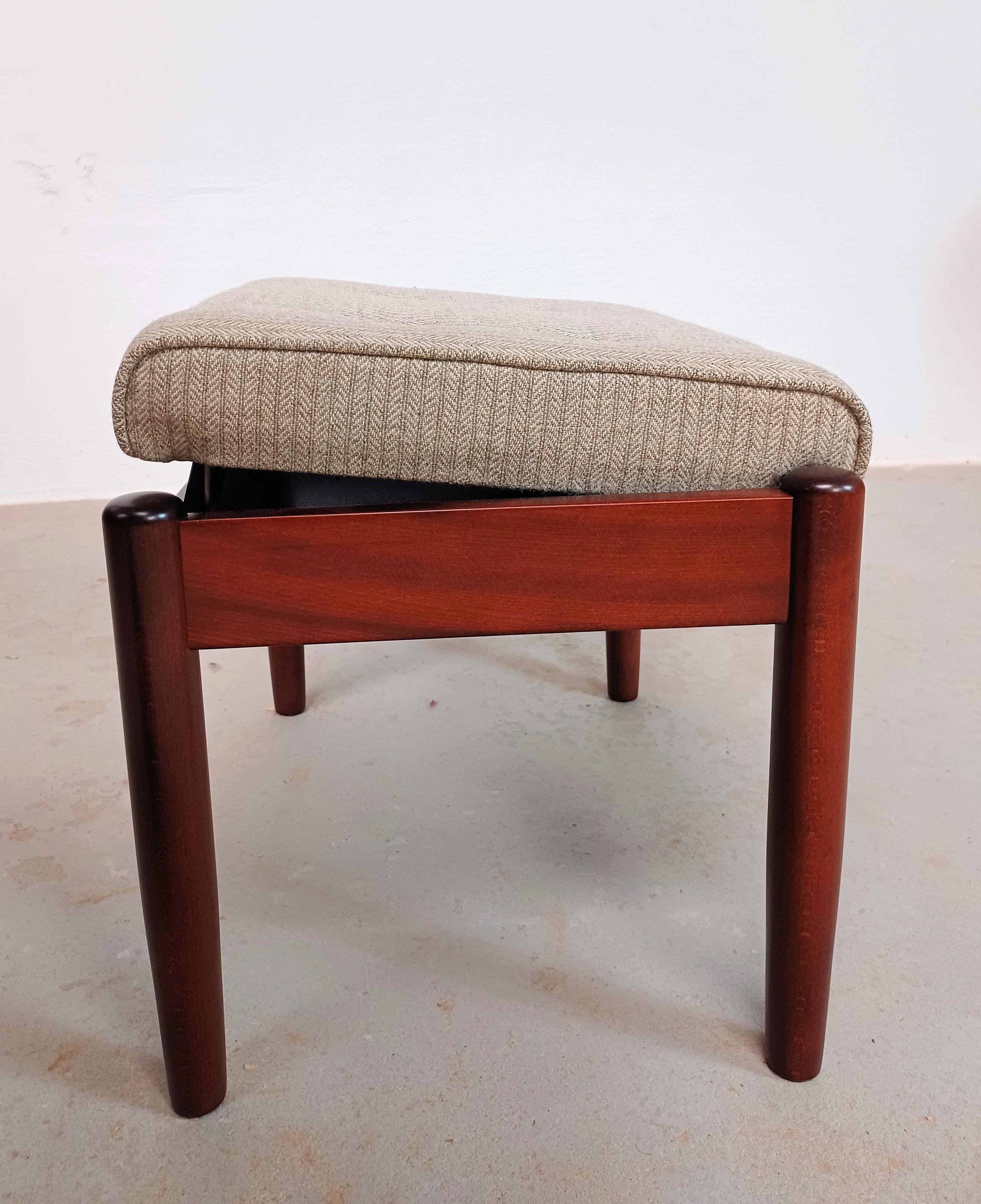 Fabric 1990s Danish Adjustable Piano Bench in Tanned Beech For Sale