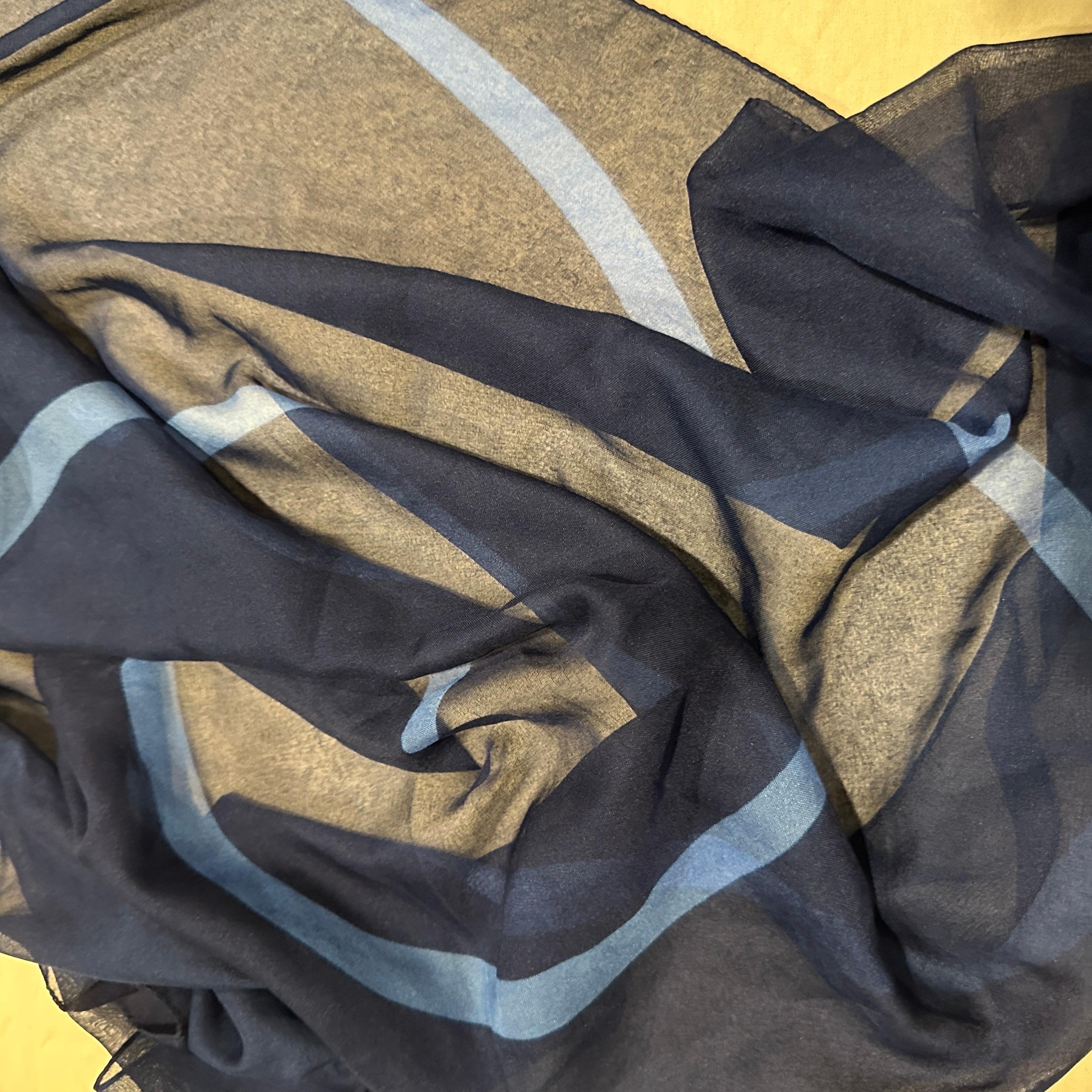 Sciarpa lunga anni '90 blu scuro e blu reale di Balenciaga Paris in vendita 2