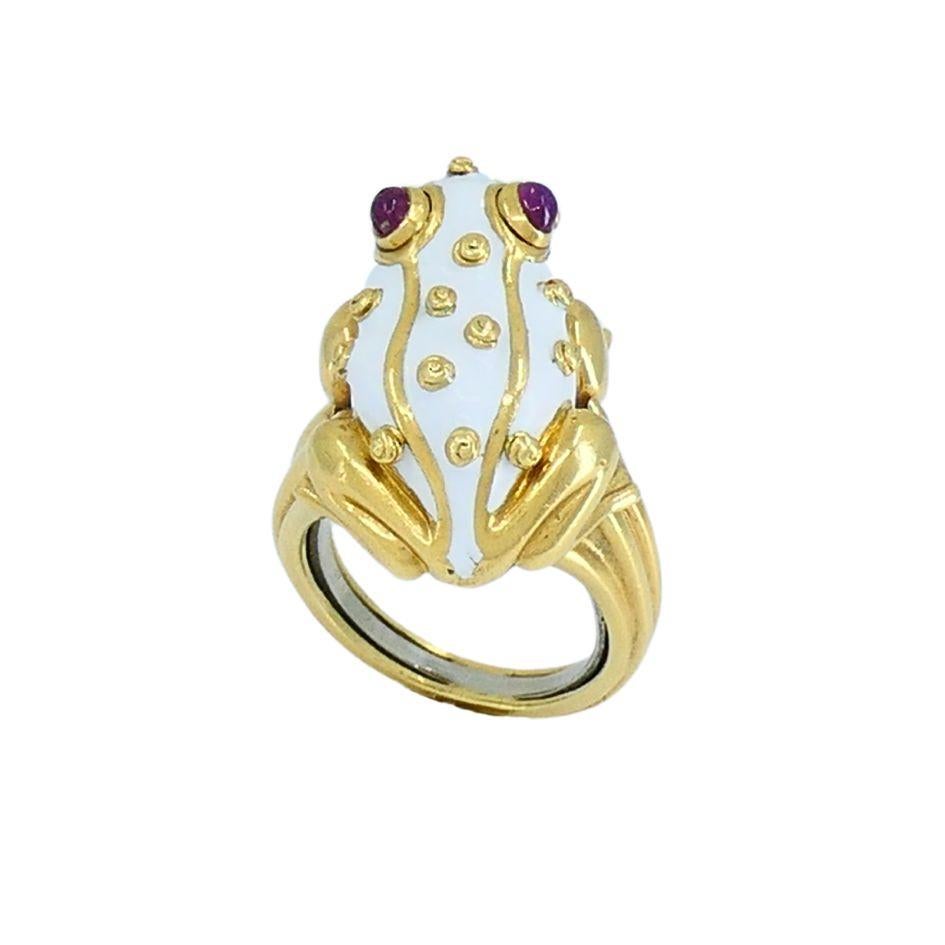 1990s David Webb 18k Gold White Enamel Ruby Frog Ring 7.5 In Good Condition For Sale In Beverly Hills, CA