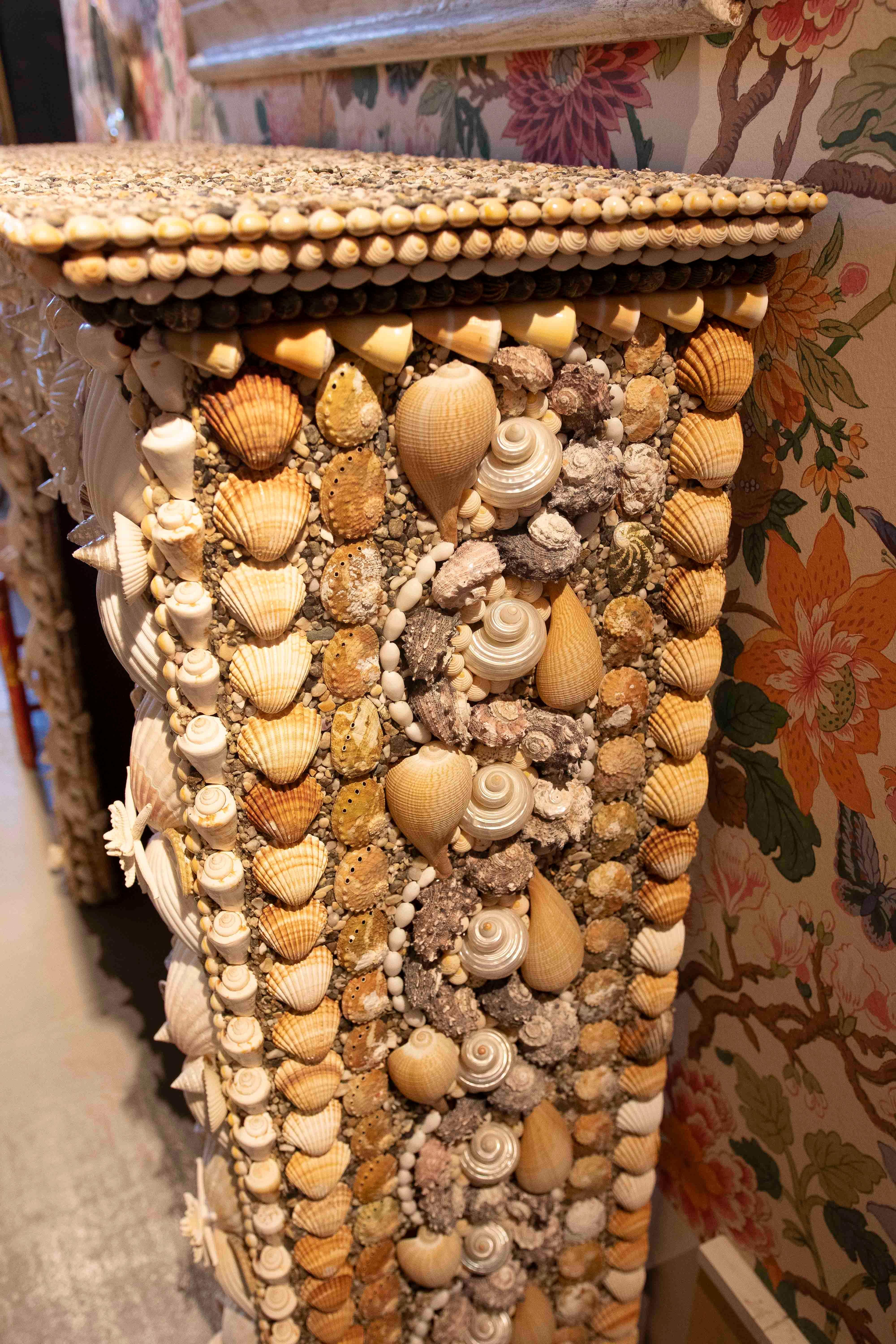 Chimenea Decorativa de los Años 90 Cubierta de Conchas - Estilo Artístico Costero en venta 5