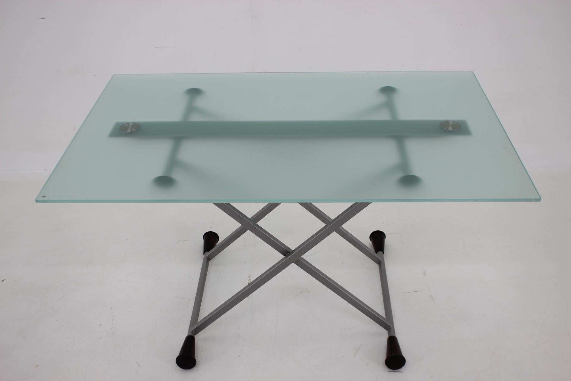 Mid-Century Modern 1990s Desalto Glass Elevator Coffee or Dining Table, Italy For Sale