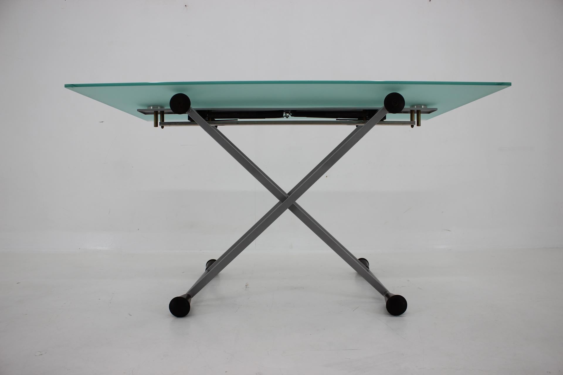 Mid-Century Modern Table basse ou de salle à manger ascenseur en verre Desalto des années 1990, Italie en vente