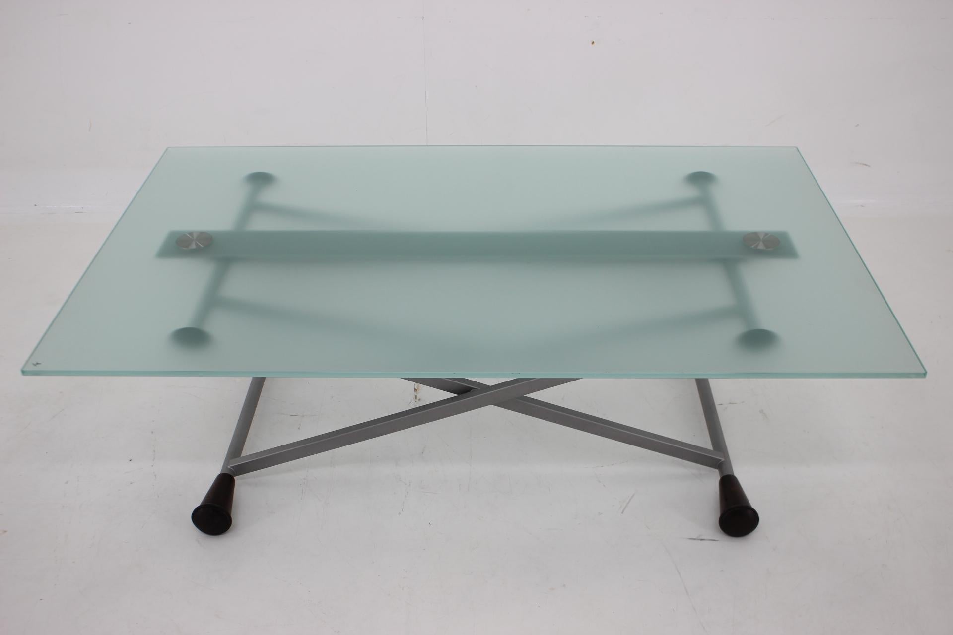 Late 20th Century 1990s Desalto Glass Elevator Coffee or Dining Table, Italy For Sale