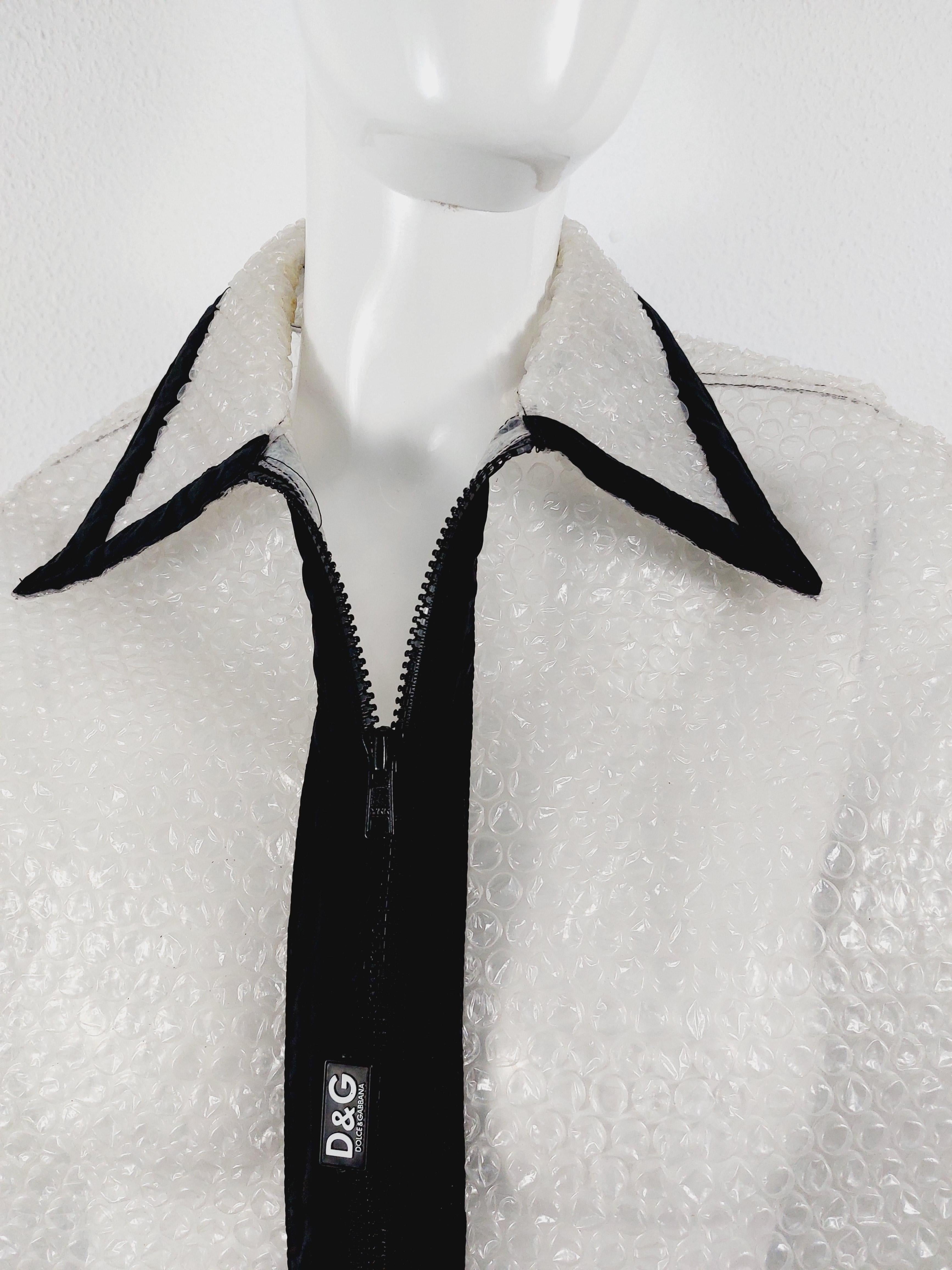 1990's D&G by Dolce & Gabbana Clear Plastic Bubble Wrap Runway Jacket Coat In Good Condition For Sale In PARIS, FR
