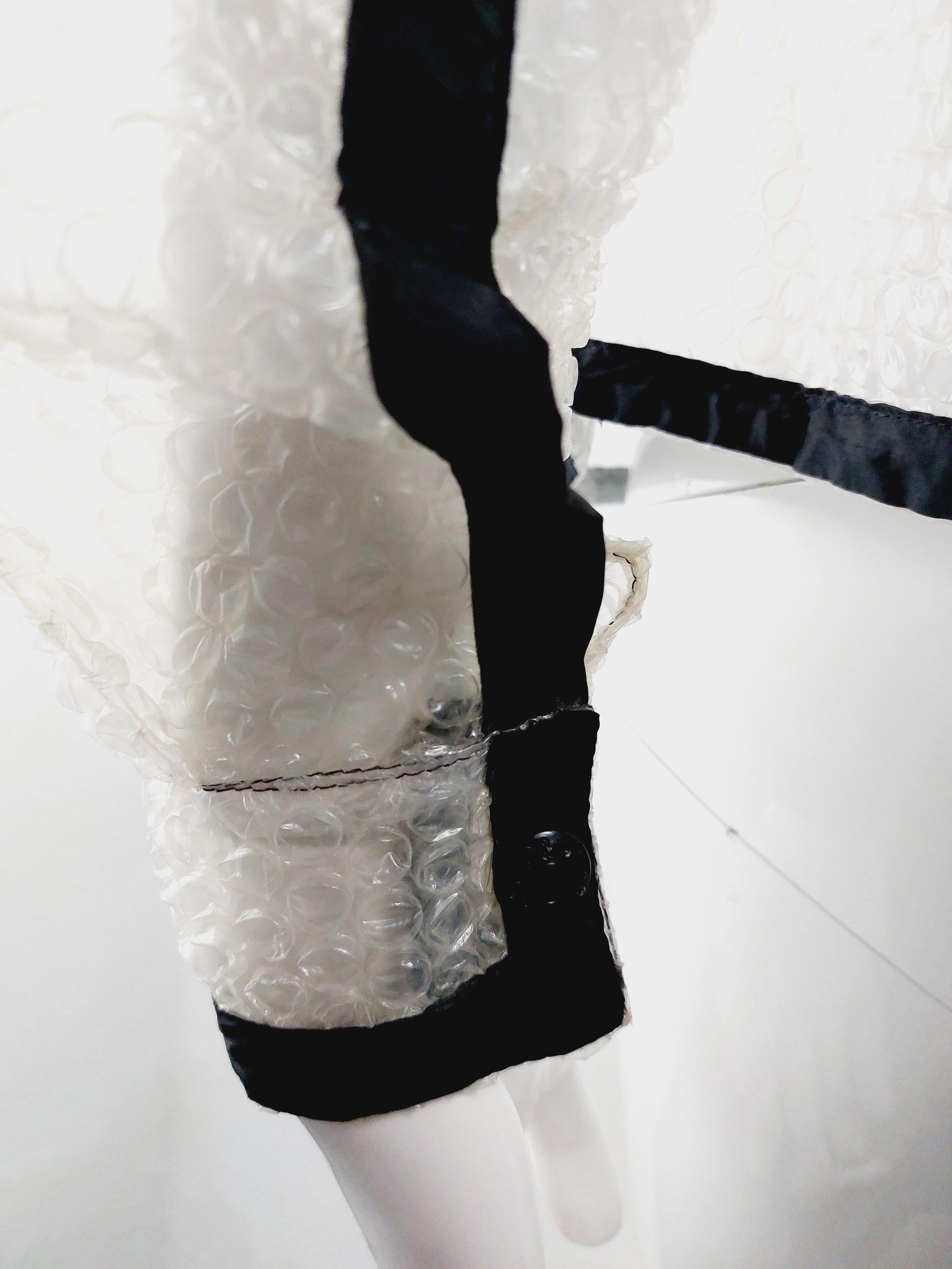 1990er D&G by Dolce & Gabbana Clear Plastic Bubble Wrap Laufsteg Jacke Mantel aus Kunststoff im Angebot 4