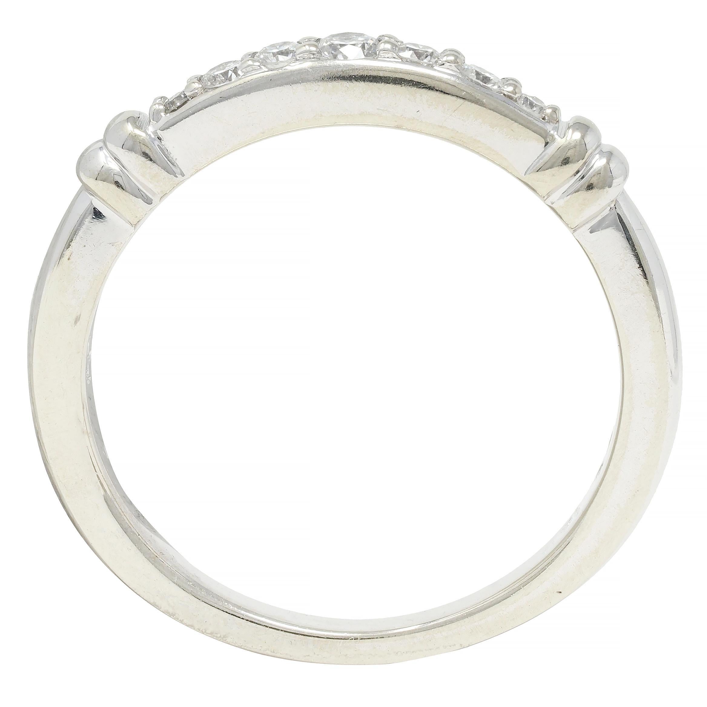 1990er Jahre Diamant 14 Karat Weißgold geriffelter Vintage-Ring mit Diamant im Angebot 2