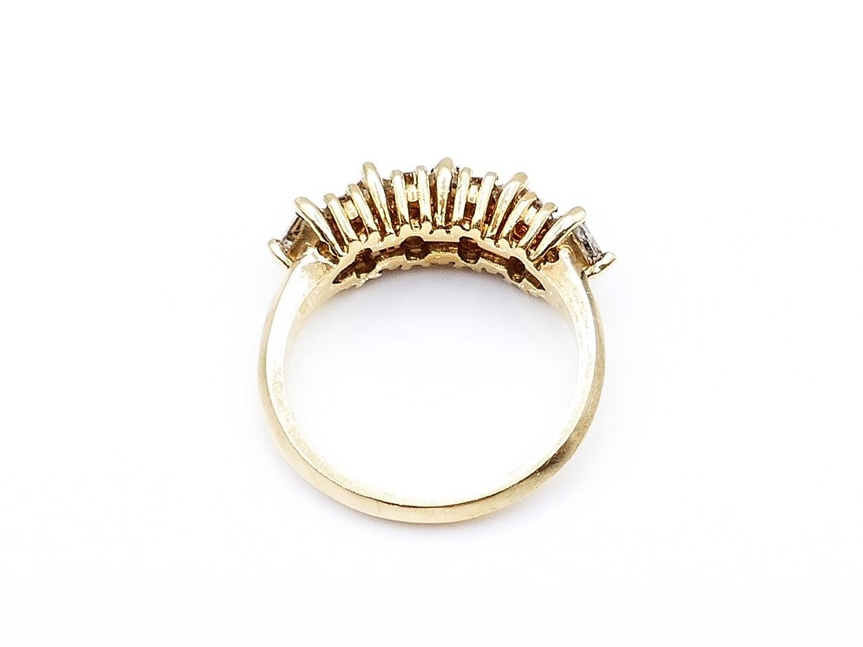 1990er Jahre Diamant 18K Gelbgold Geometrischer Ring (Zeitgenössisch) im Angebot