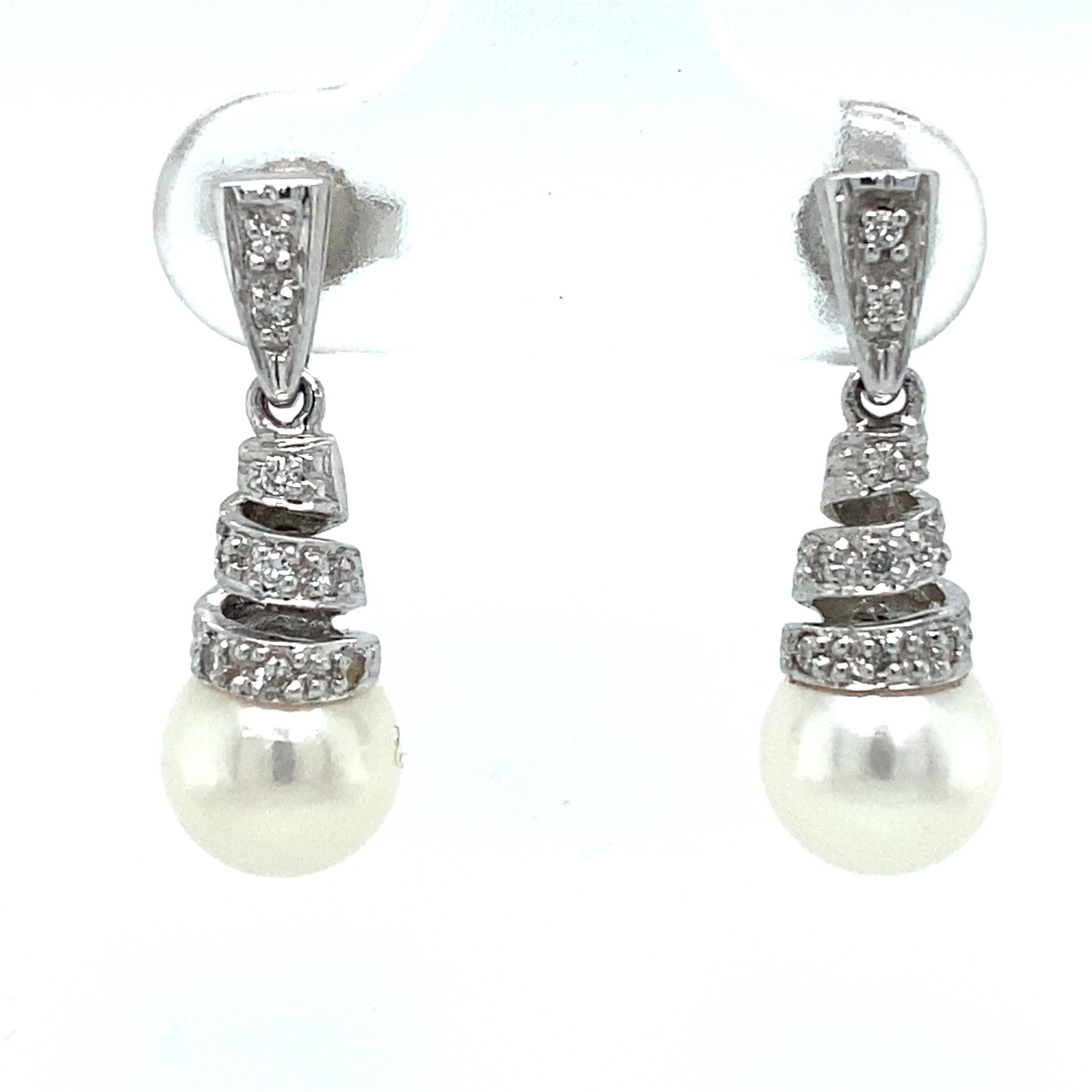 Modern 1990s Diamond and Pearl Spiral Drop Earrings in 14 Karat White Gold For Sale