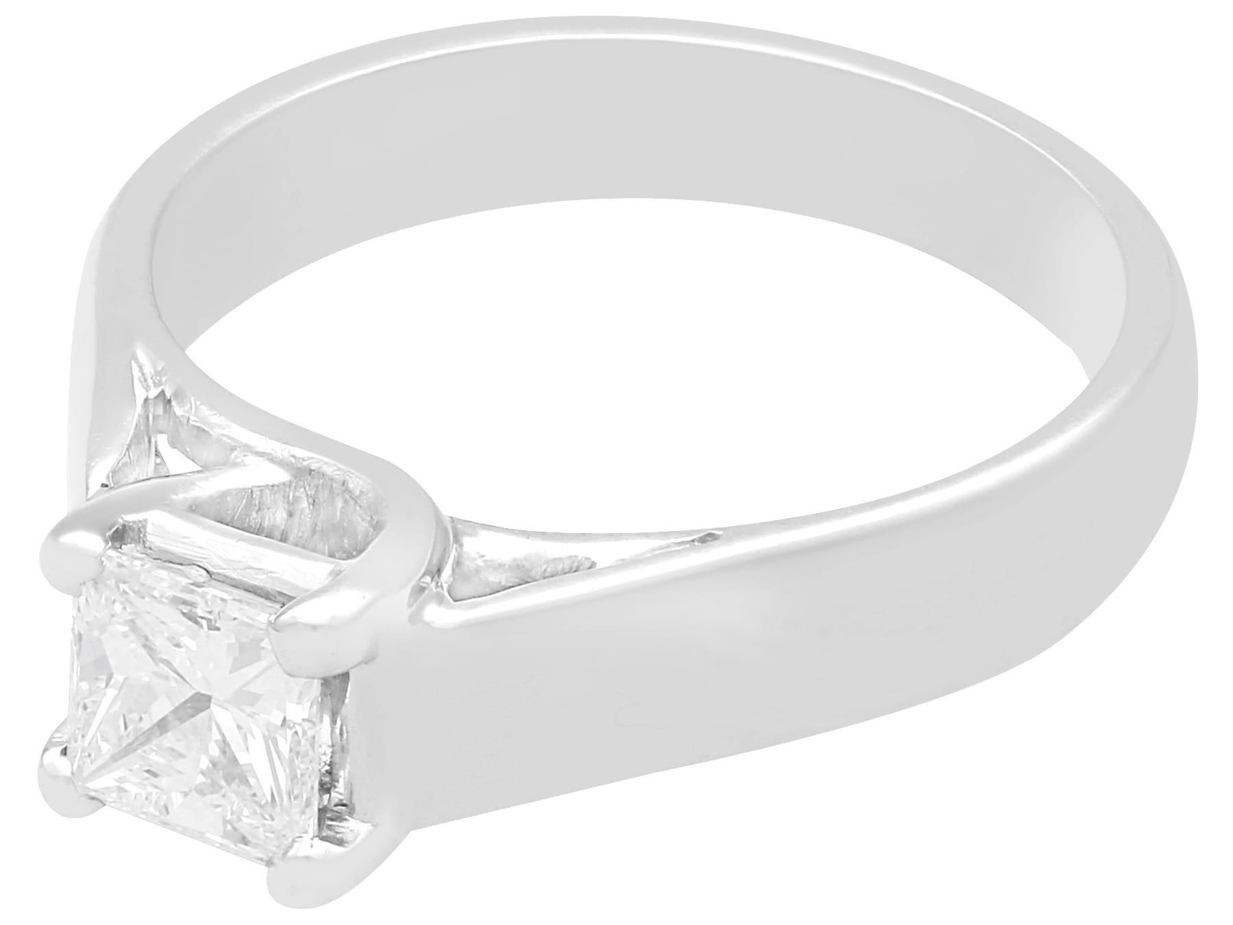 1990er Jahre Verlobungsring aus Diamant und Weißgold mit Solitär (Zeitgenössisch) im Angebot