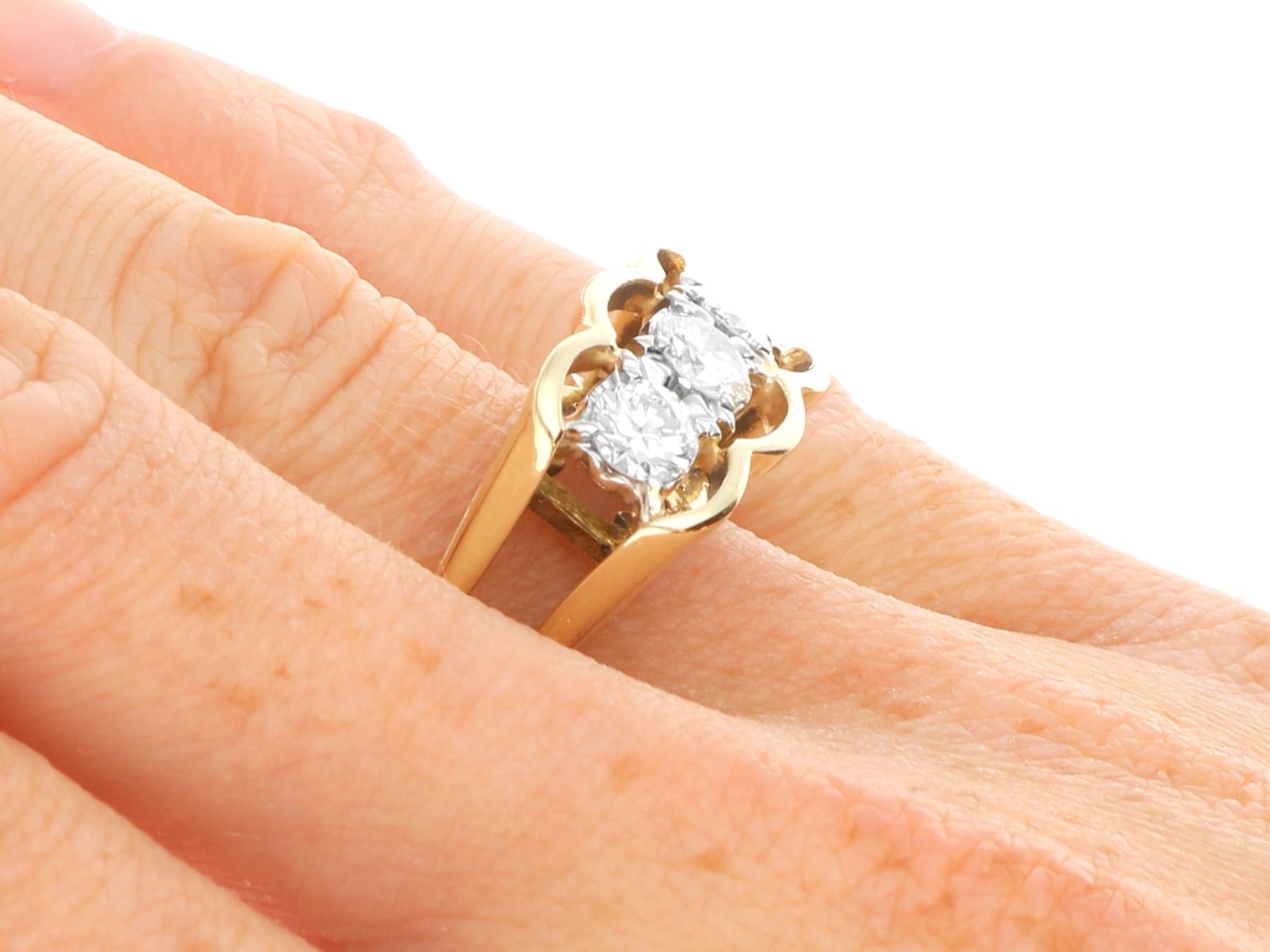 Anello da cocktail a tre pietre in oro giallo con diamante del 1990 in vendita 2