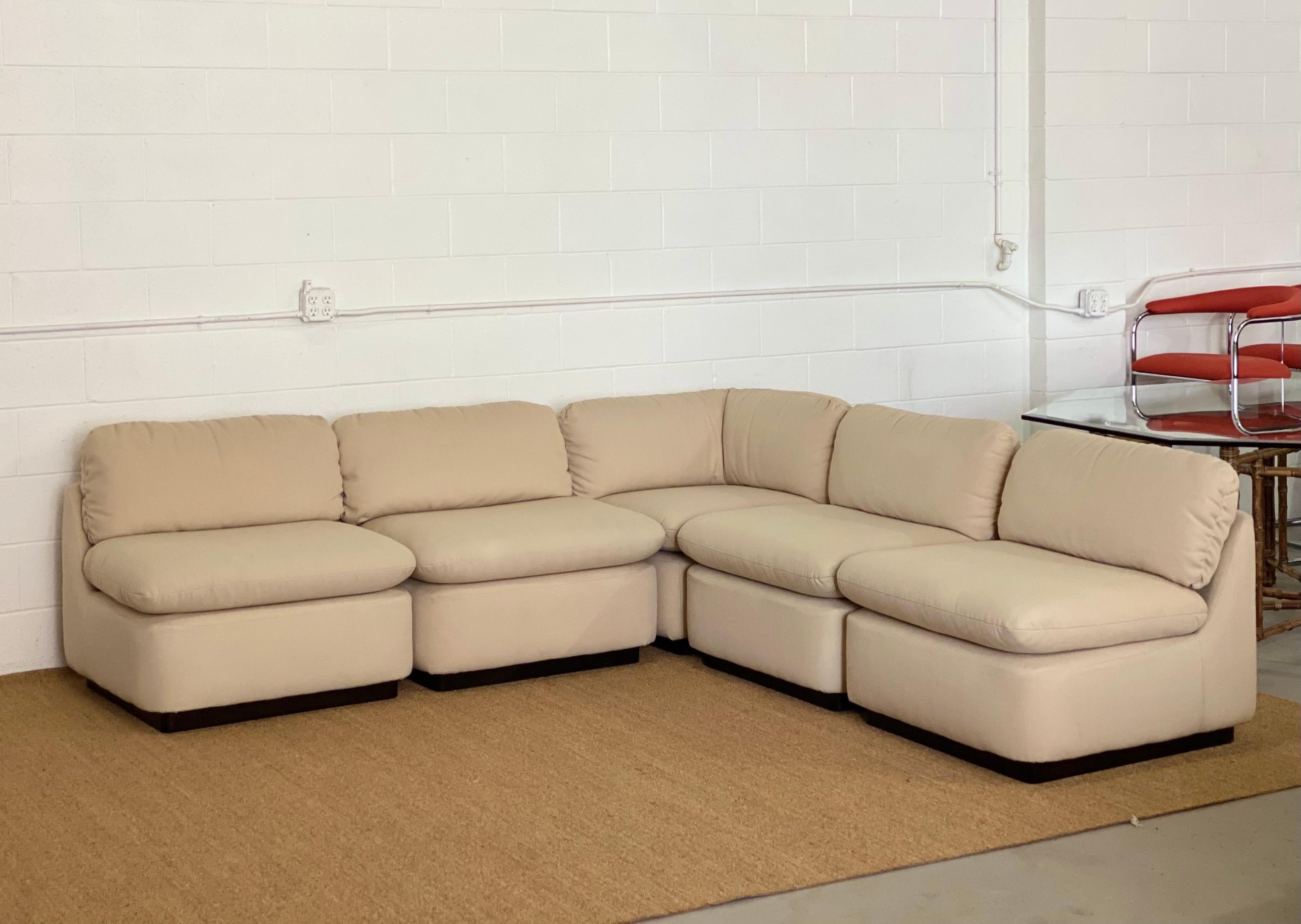 Modern 1990s Directional White Ivory Five Piece Modular Lounge Sectional – 5 Pieces For Sale